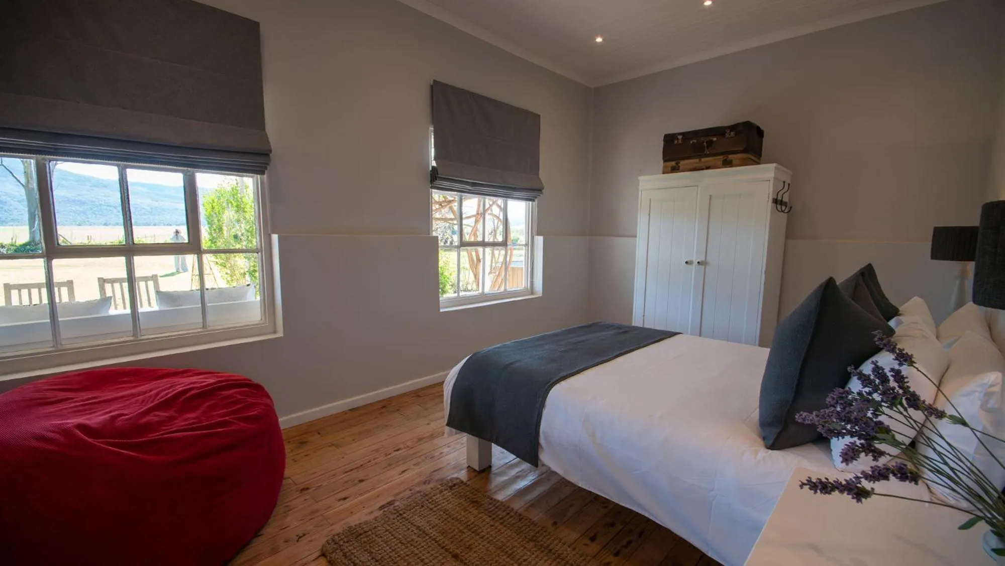 Photo of the whole room, Bed in Oakhurst Farm Cottages
