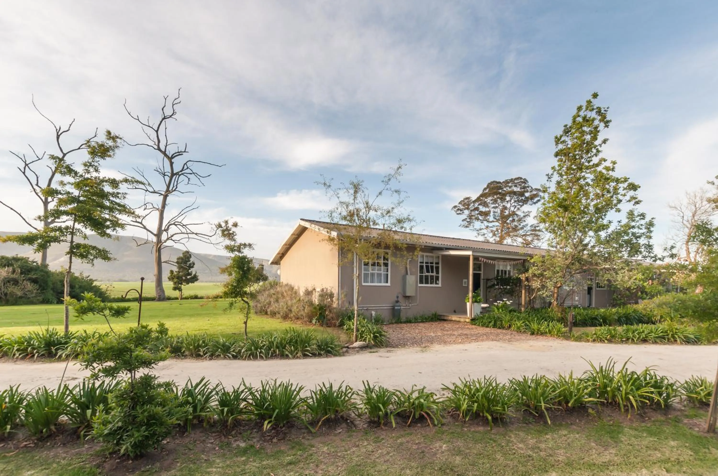 Property building in Oakhurst Farm Cottages
