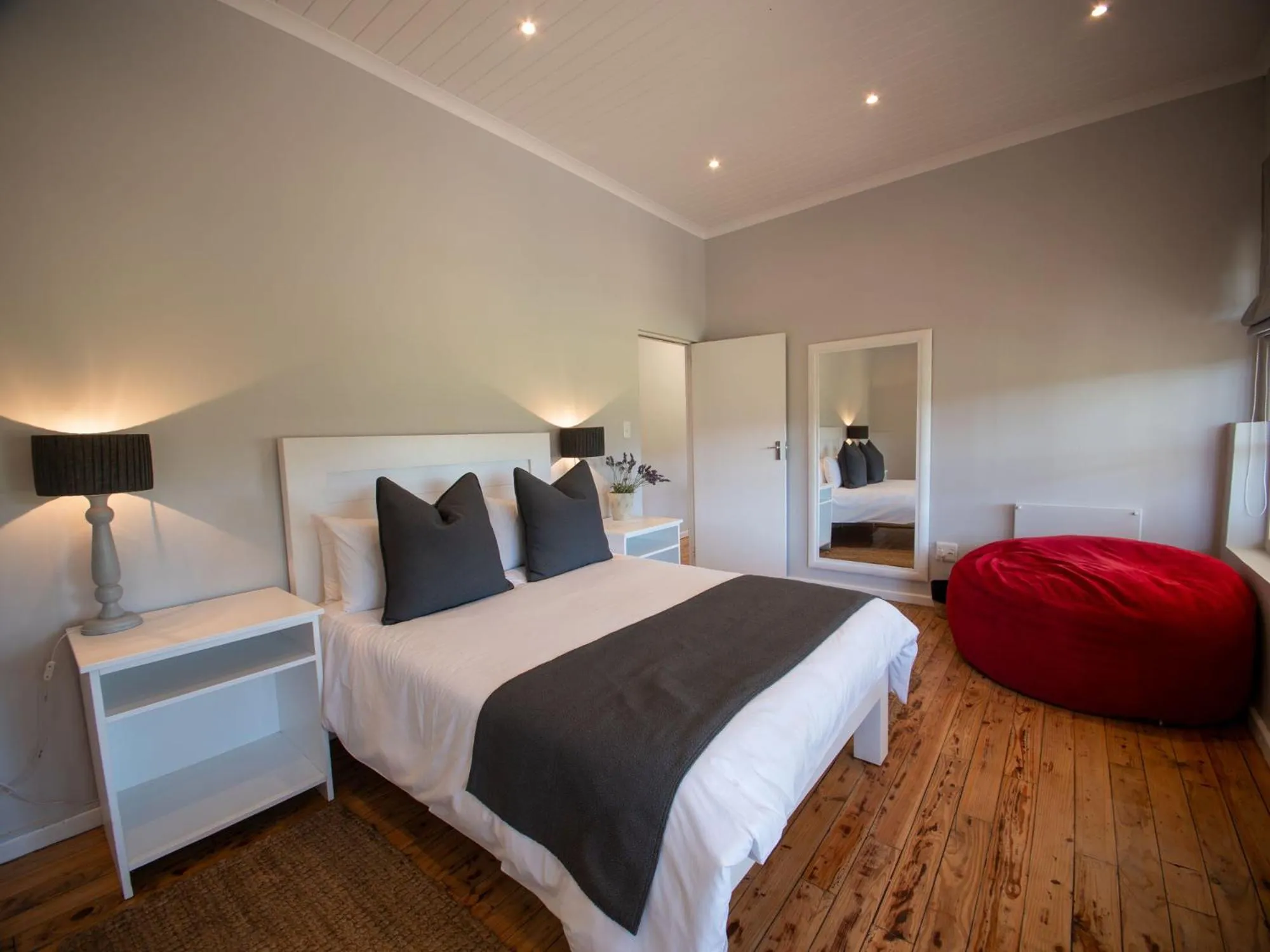 Bedroom, Bed in Oakhurst Farm Cottages