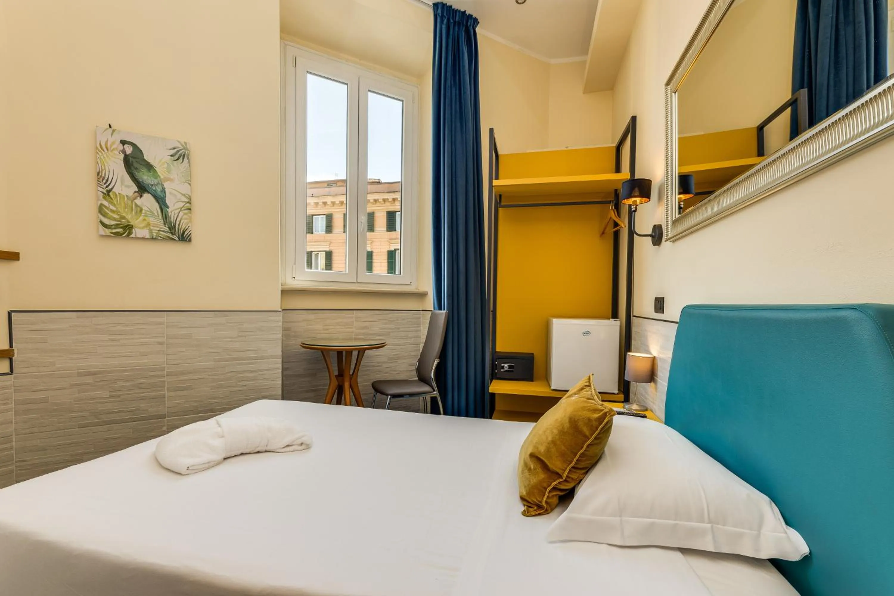 Bedroom, Bed in Seven