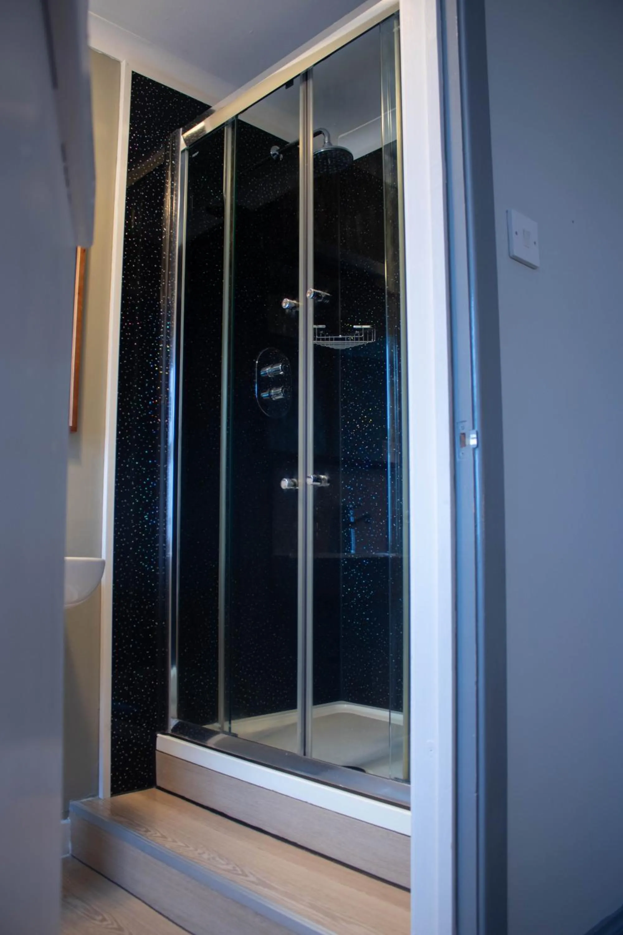 The Rosedale Hotel & Restaurant