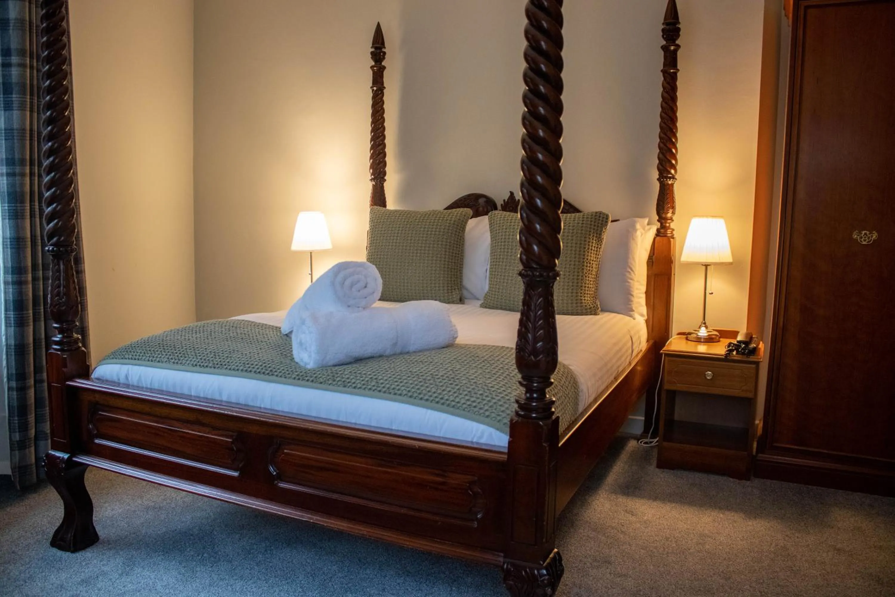 Bed in The Rosedale Hotel & Restaurant
