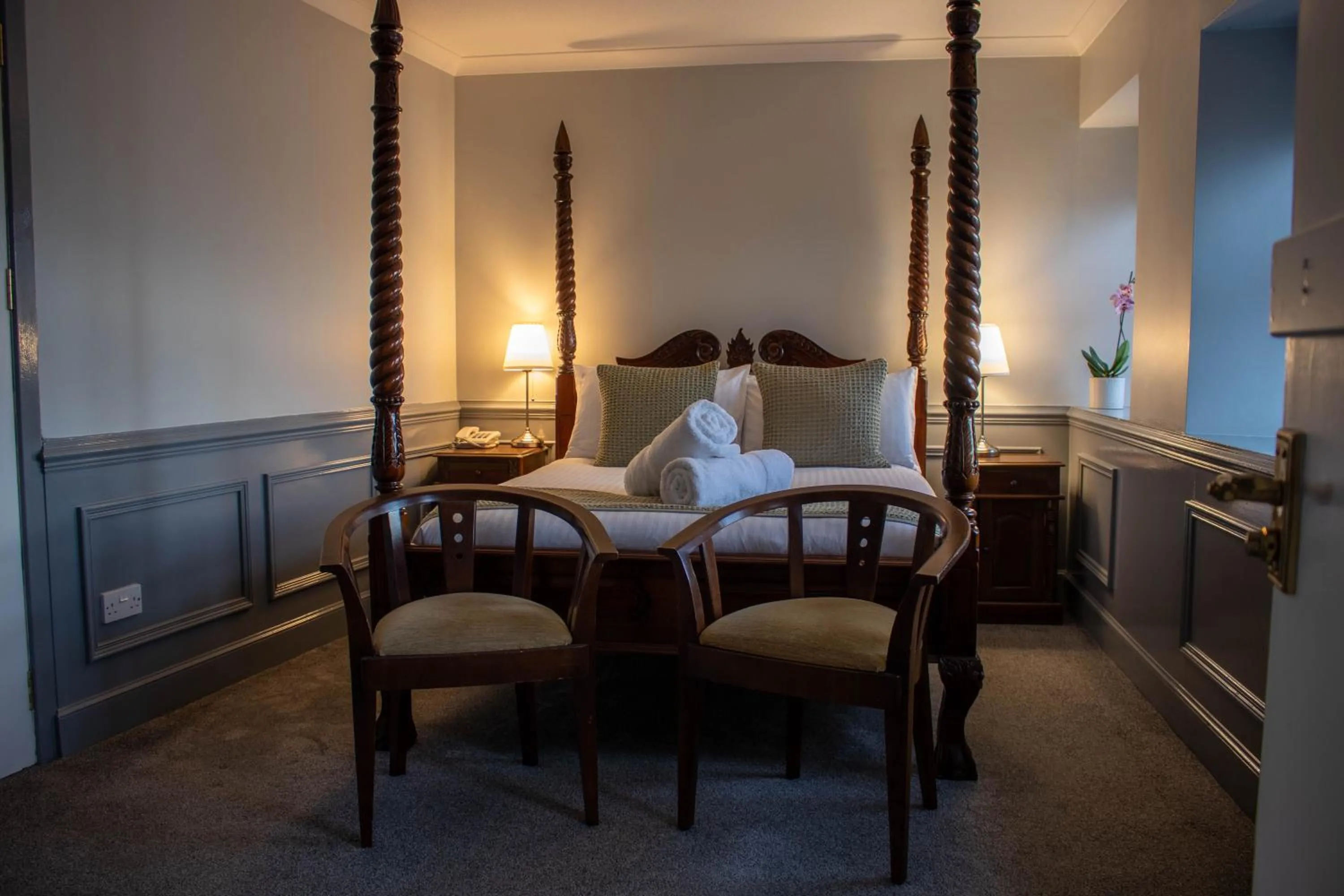 Bed in The Rosedale Hotel & Restaurant