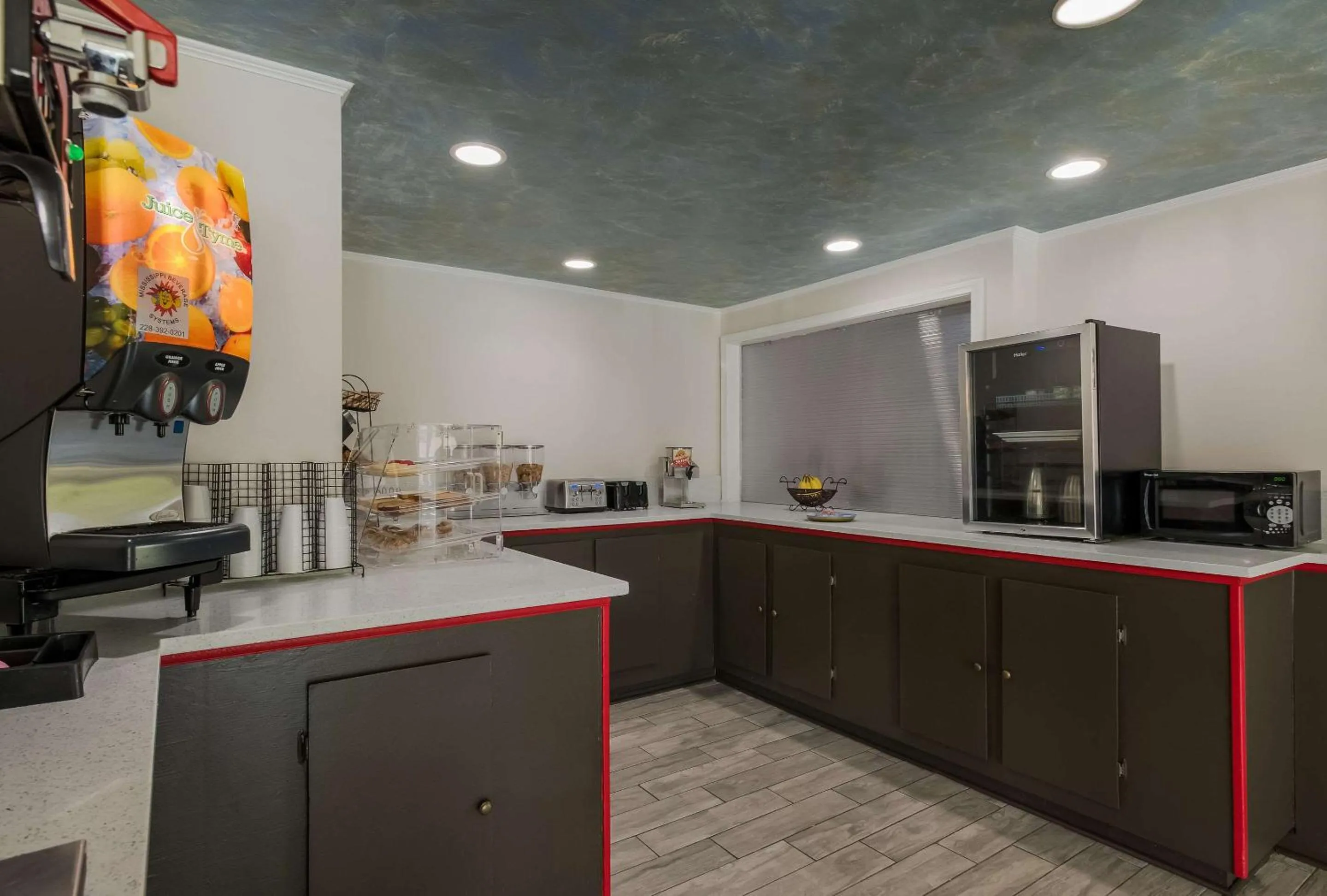 Breakfast in Econo Lodge Inn & Suites Diamondhead