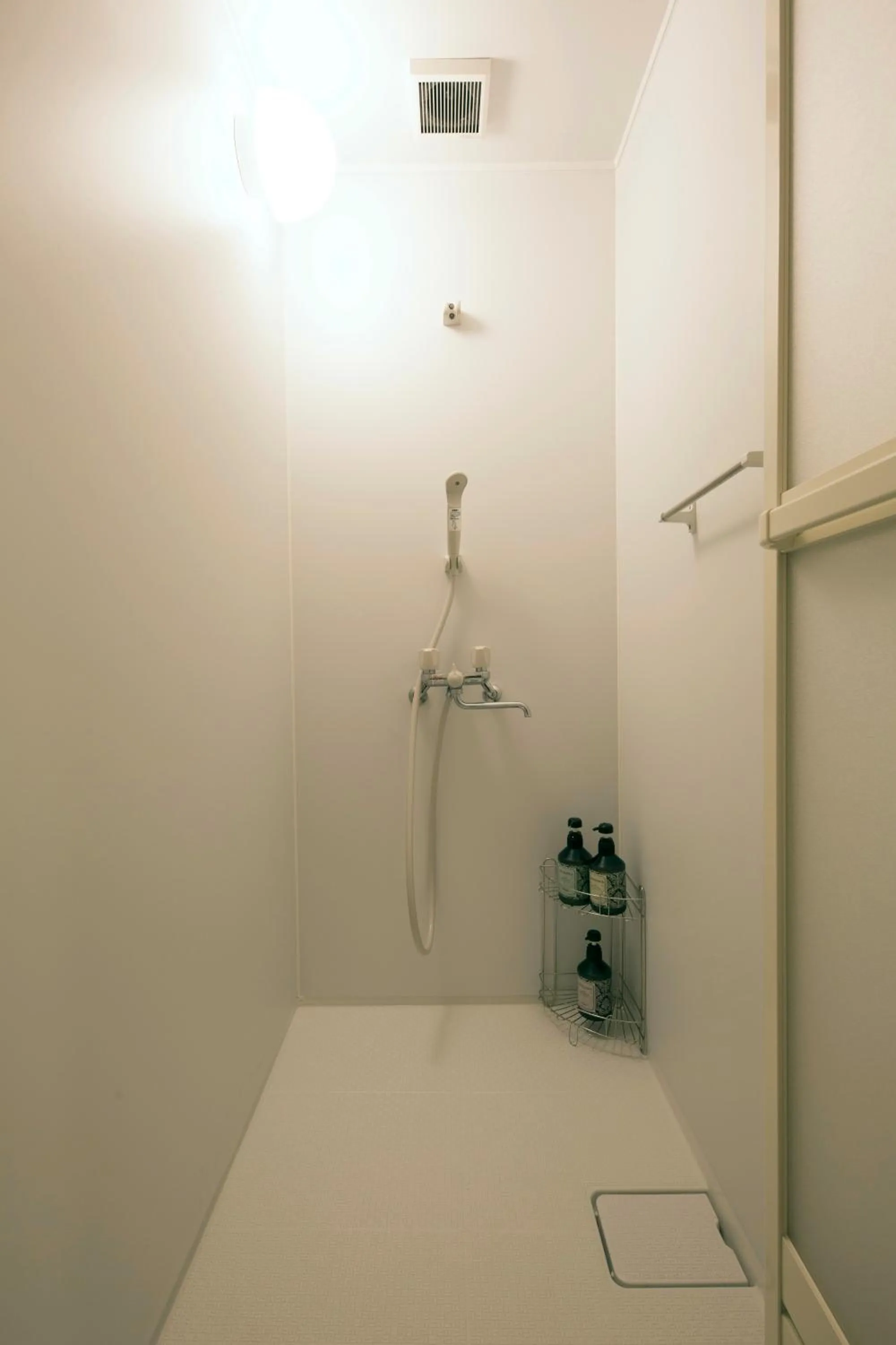 Shower in Otaru Tap Room & Hostel
