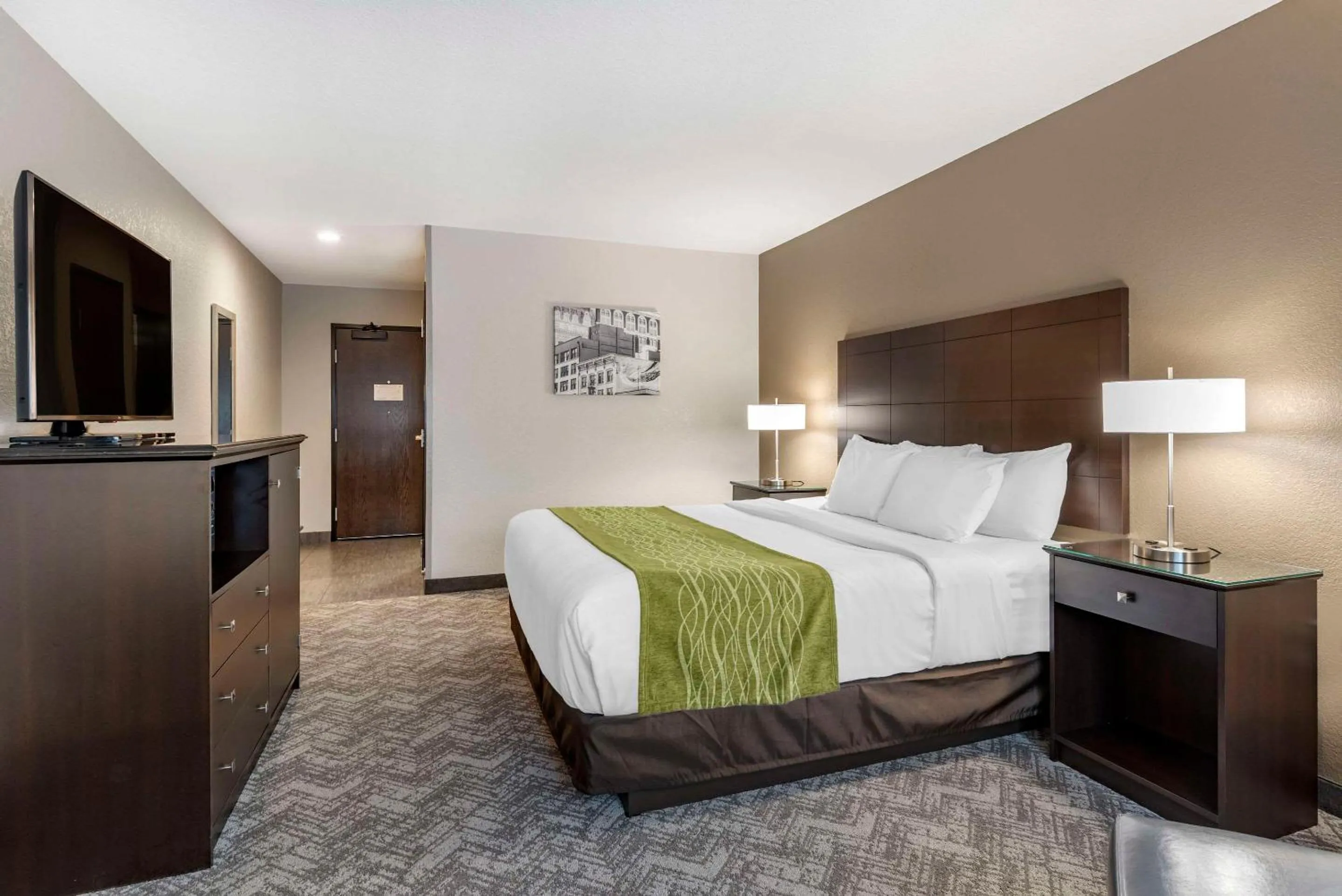 Bedroom, Bed in Comfort Inn & Suites Tualatin - Lake Oswego South