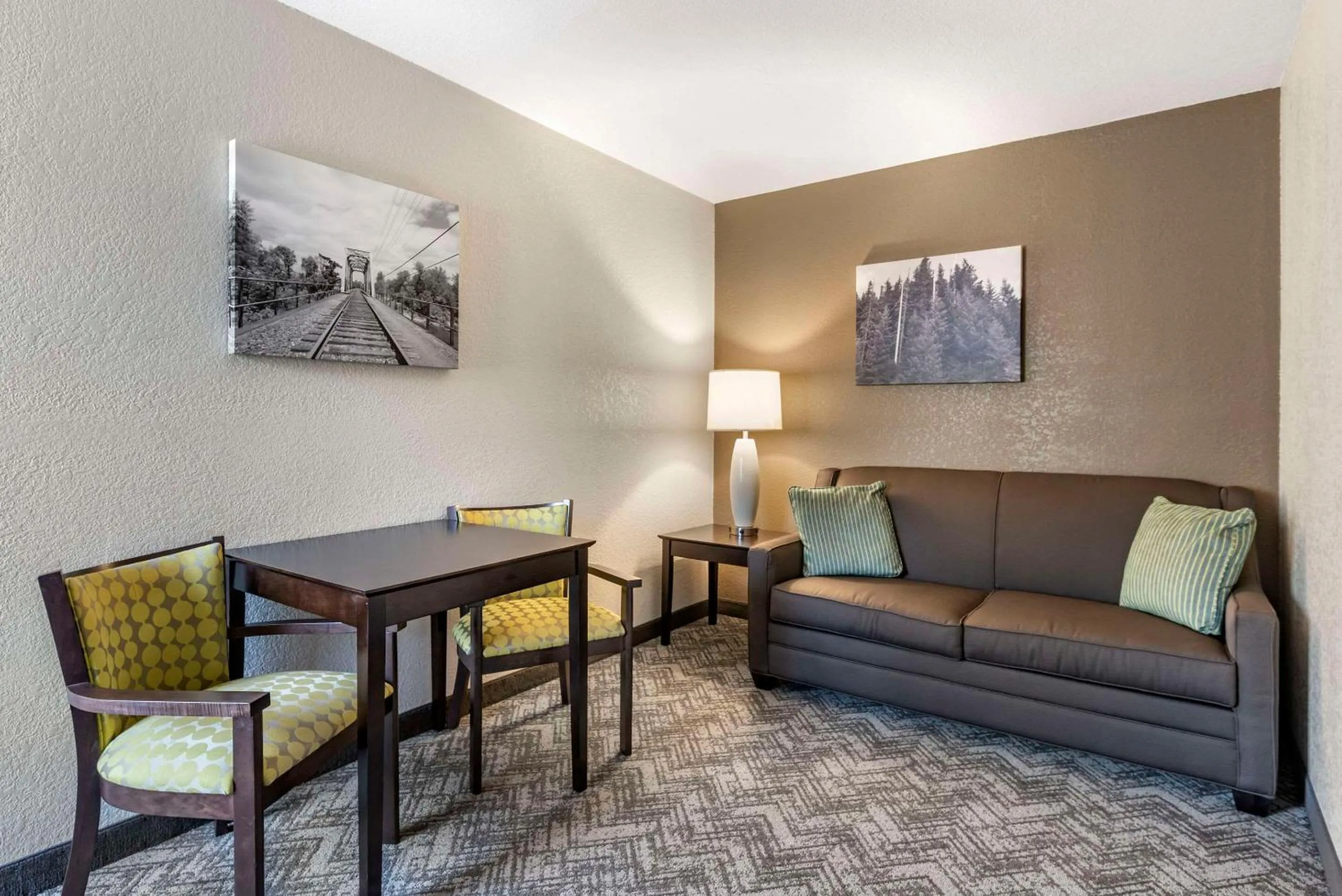 Bedroom in Comfort Inn & Suites Tualatin - Lake Oswego South