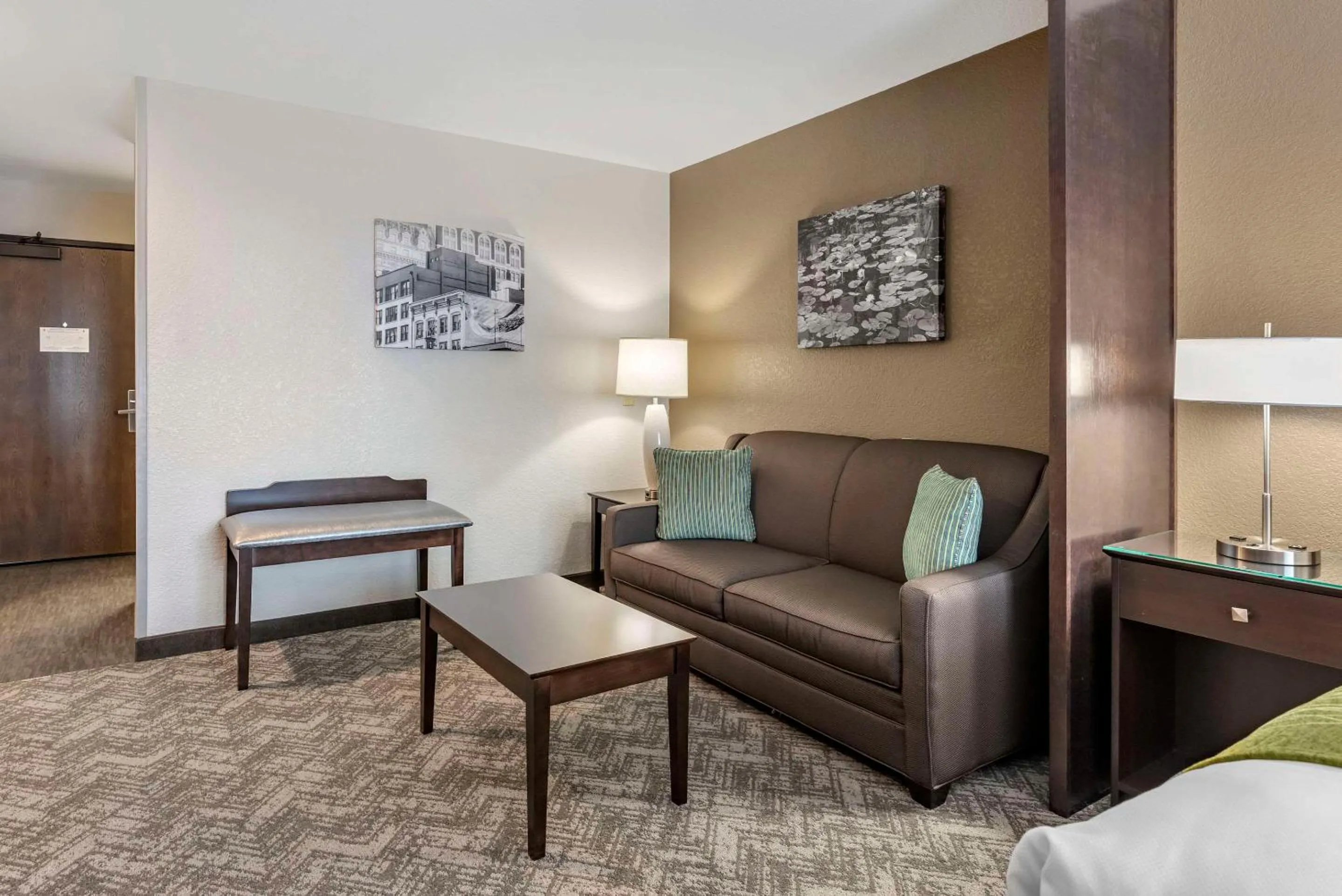 Bedroom in Comfort Inn & Suites Tualatin - Lake Oswego South