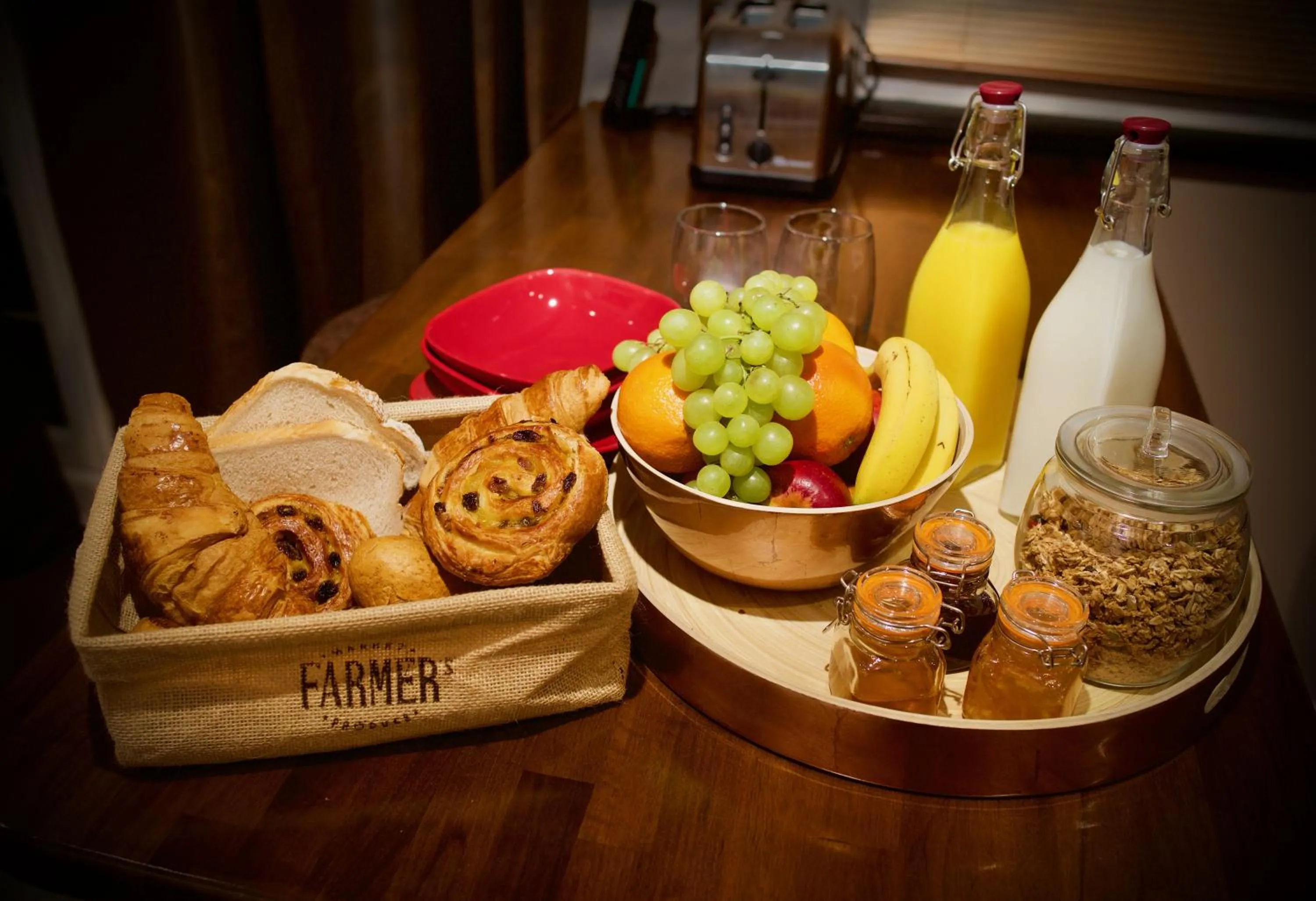 Breakfast in Luxurious Rural Cabin with Hot Tub