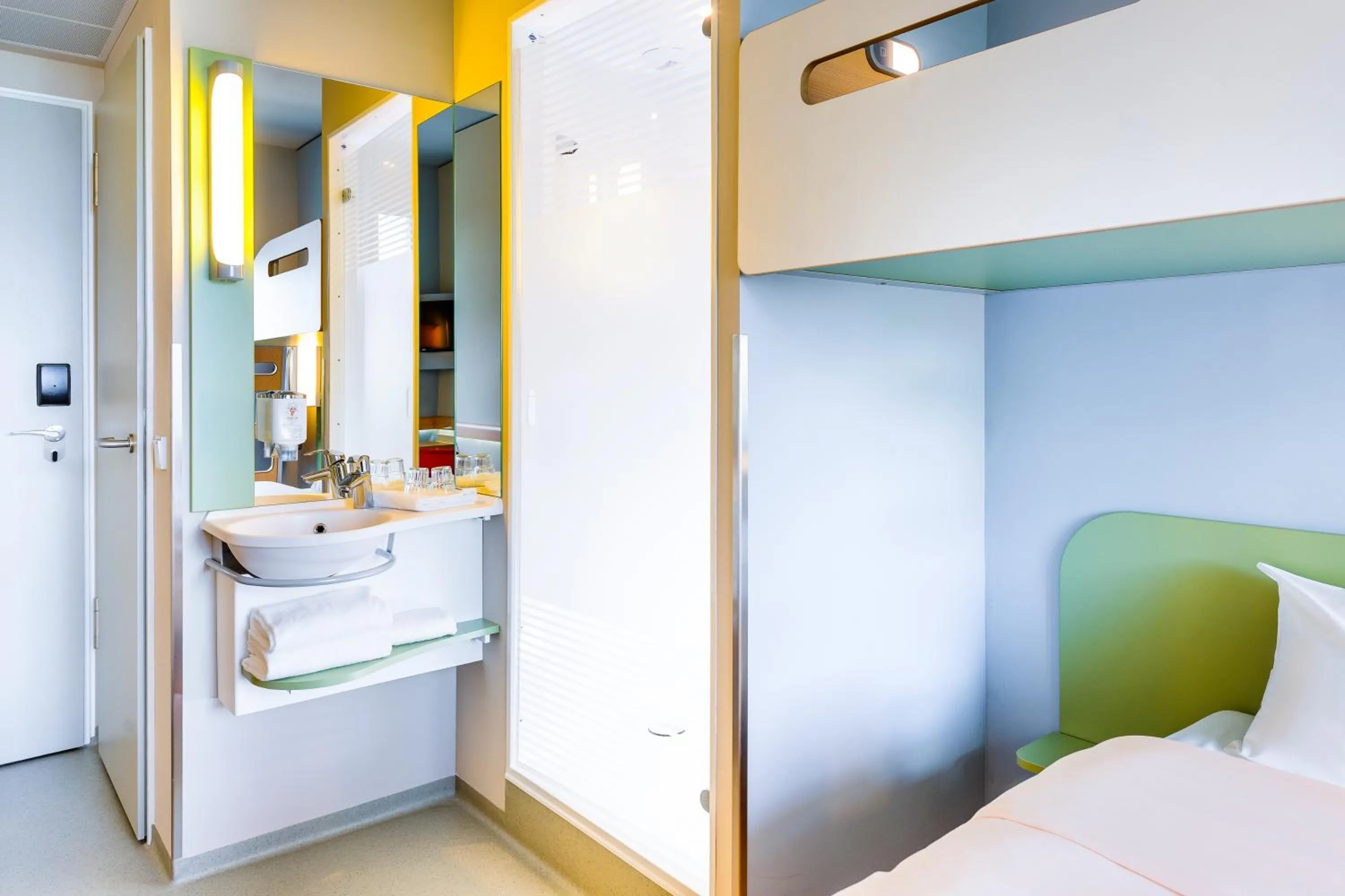 Bathroom, Bed in ibis budget Concarneau