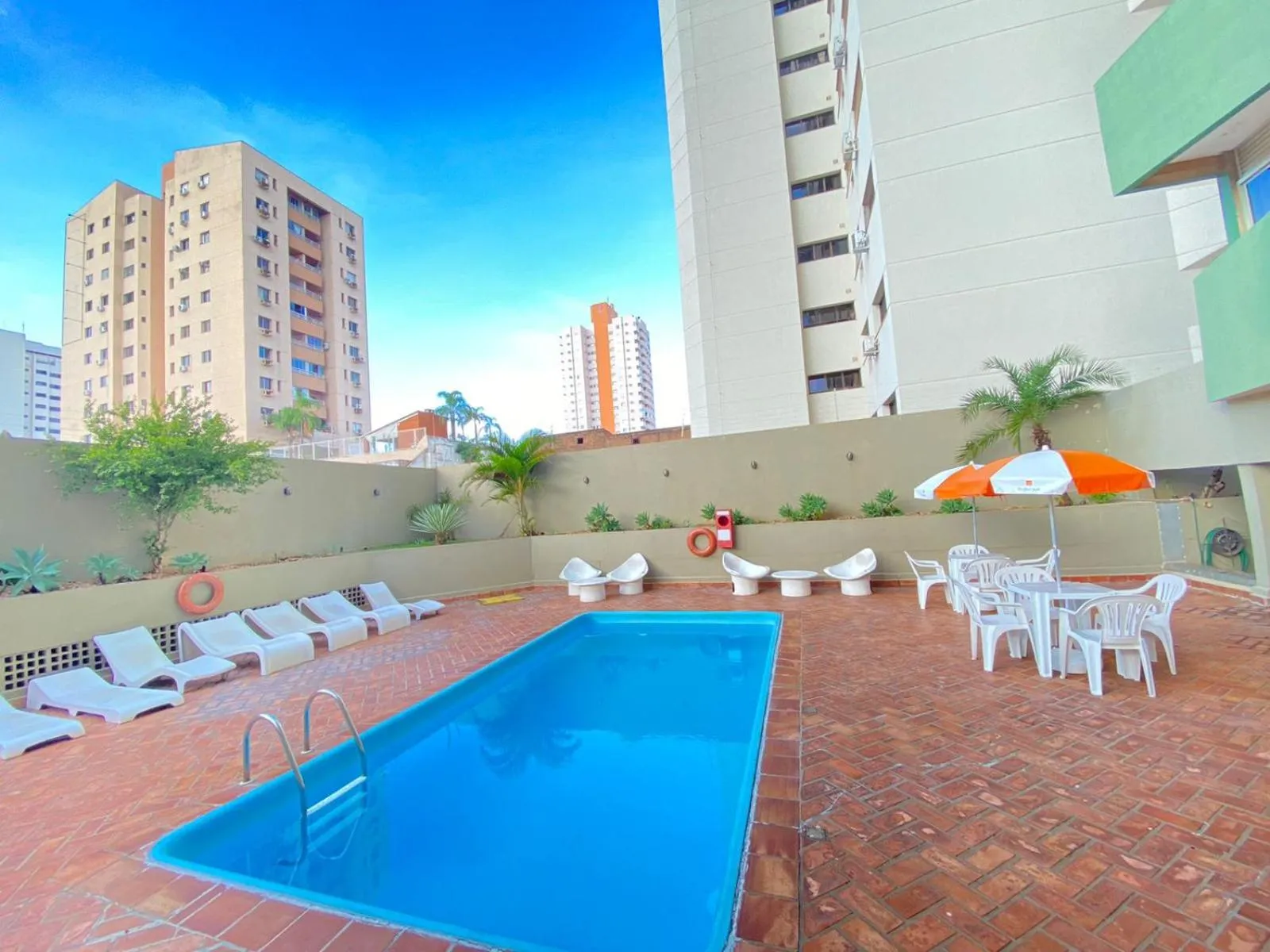 Swimming pool in Harbor Buriti Hotel