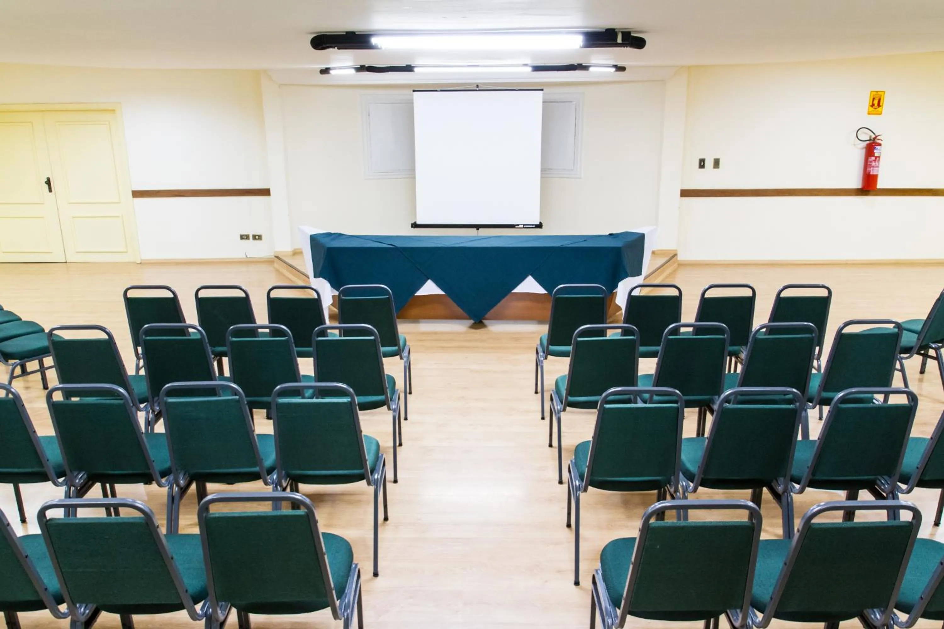 Restaurant/places to eat in Harbor Buriti Hotel