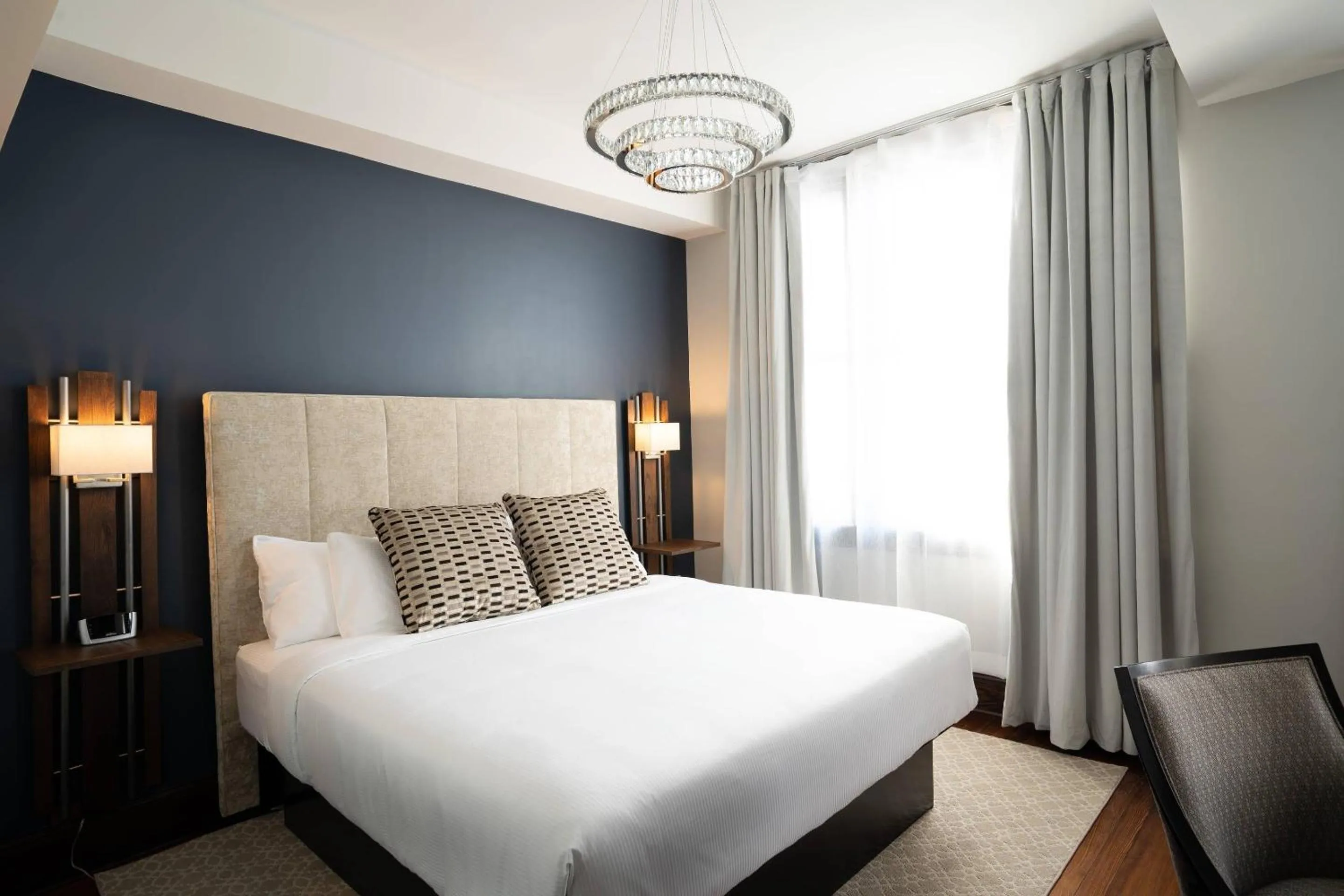 Bedroom, Bed in The Esquire Hotel Downtown Gastonia, an Ascend Collection Hotel