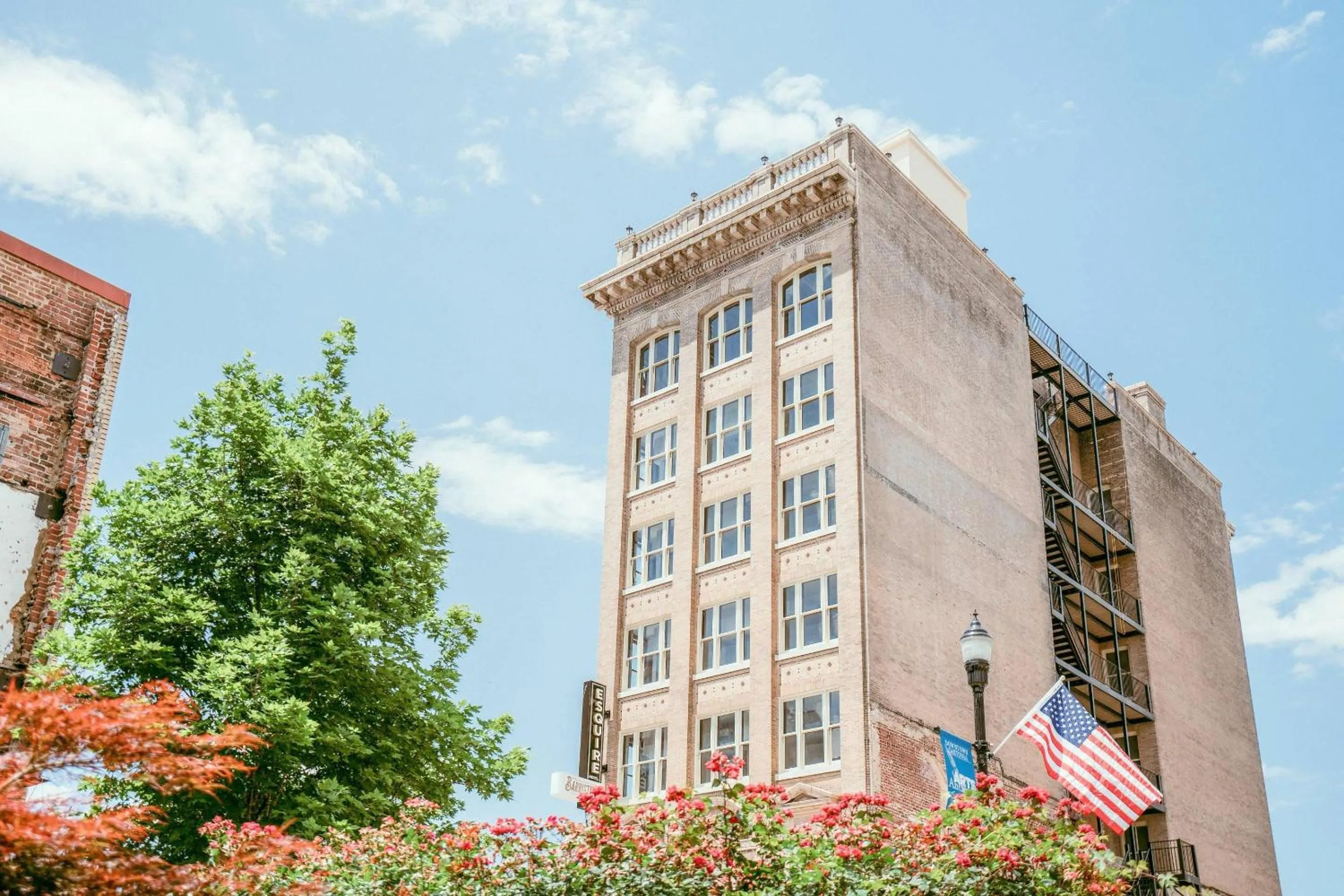 Property building in The Esquire Hotel Downtown Gastonia, an Ascend Collection Hotel