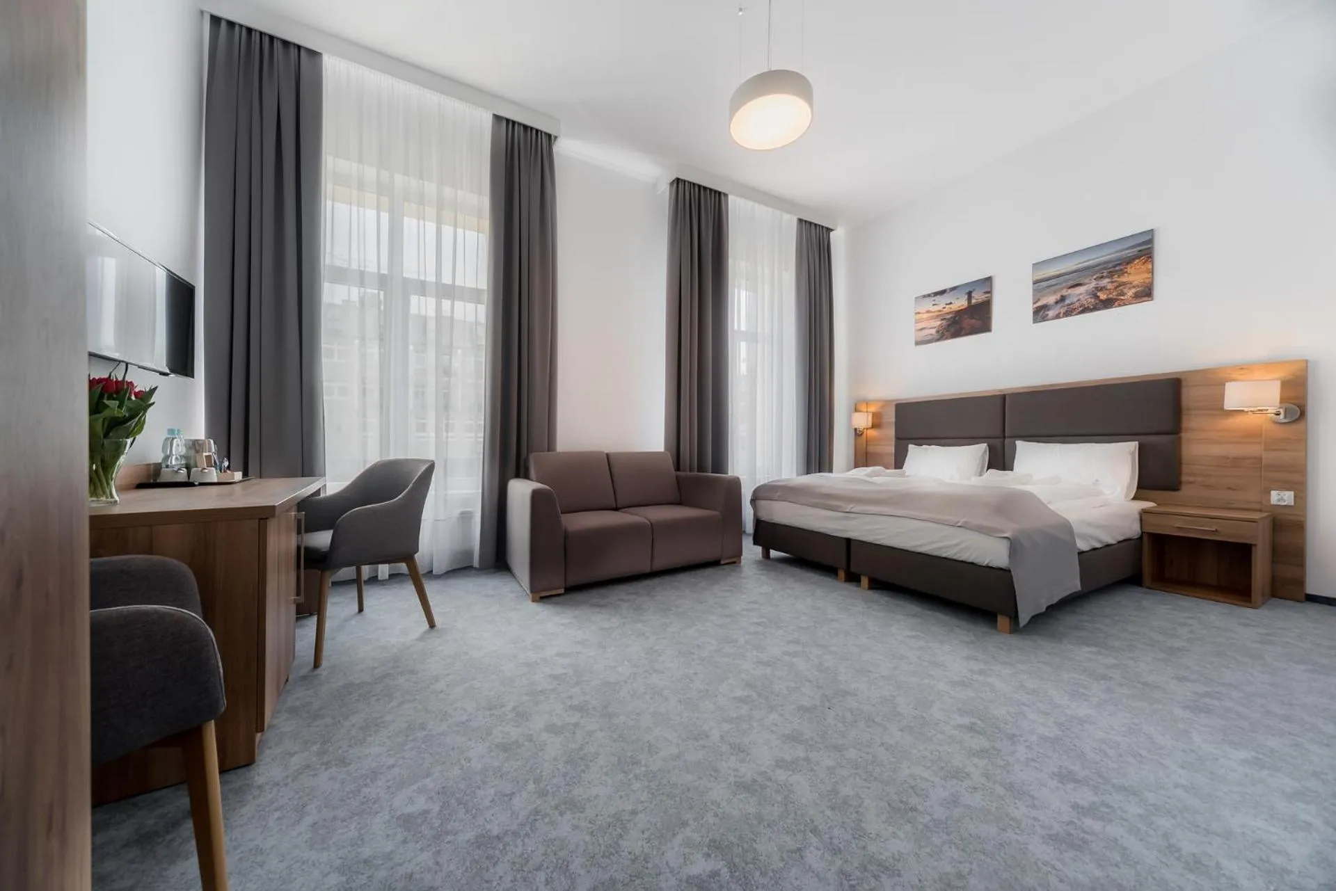 Photo of the whole room, Bed in Harmony House