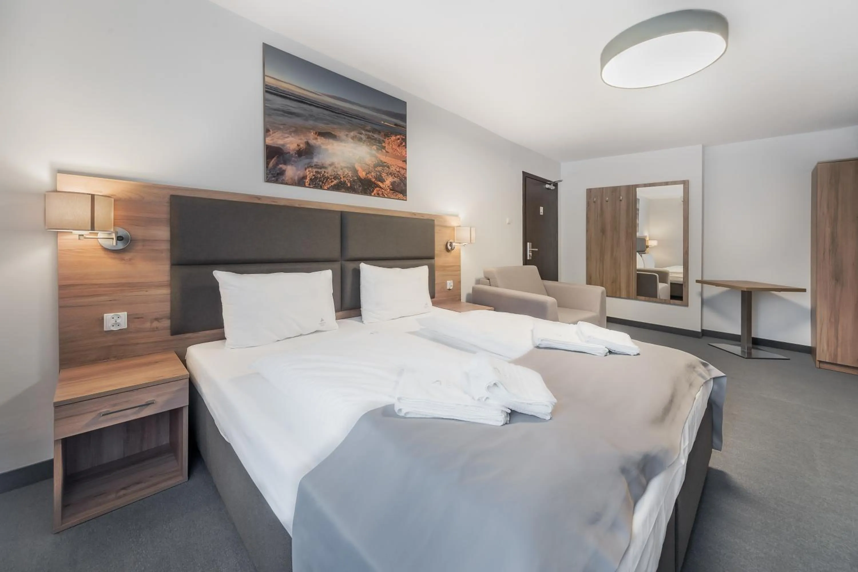 Photo of the whole room, Bed in Harmony House