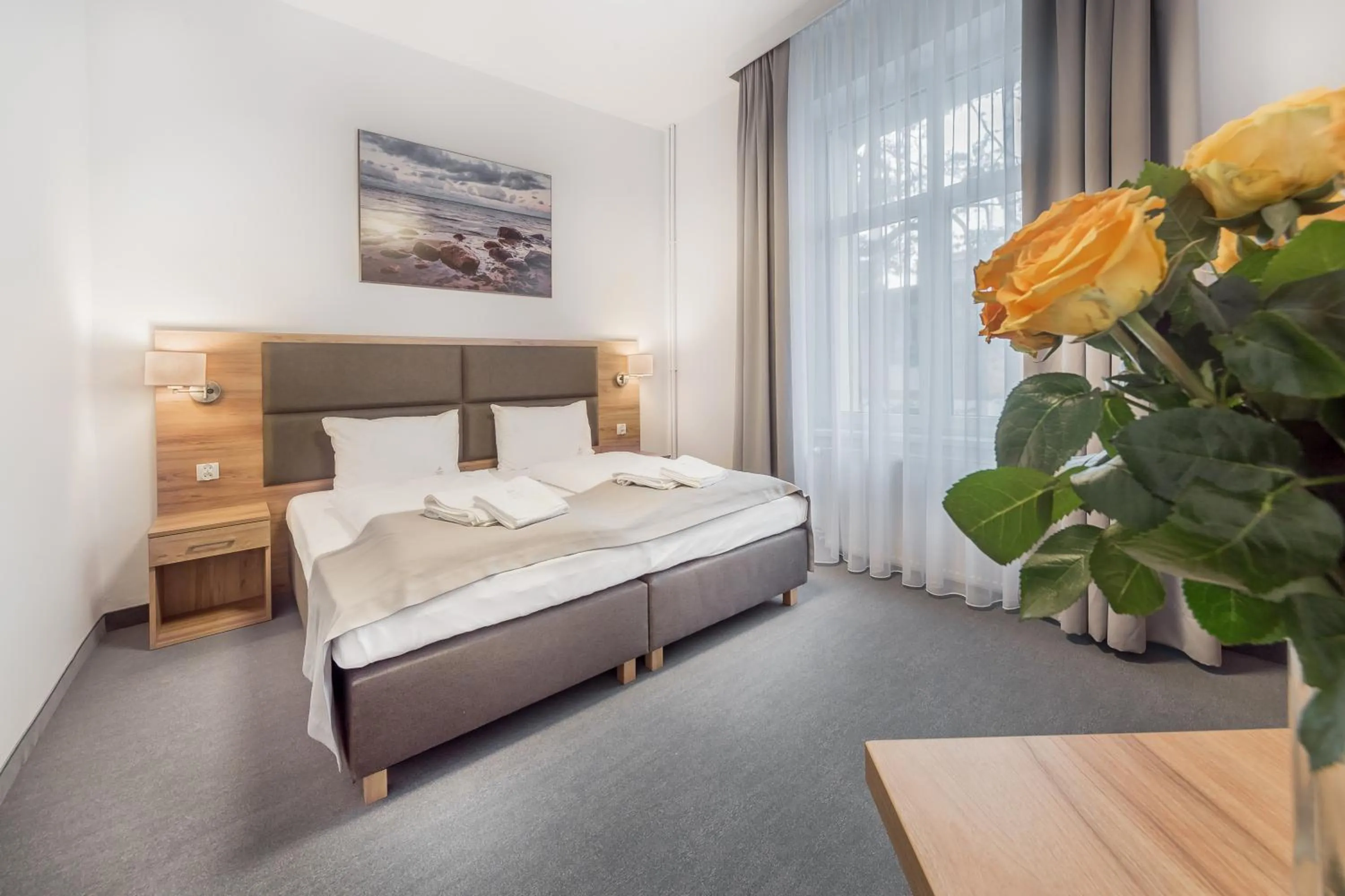 Photo of the whole room, Bed in Harmony House