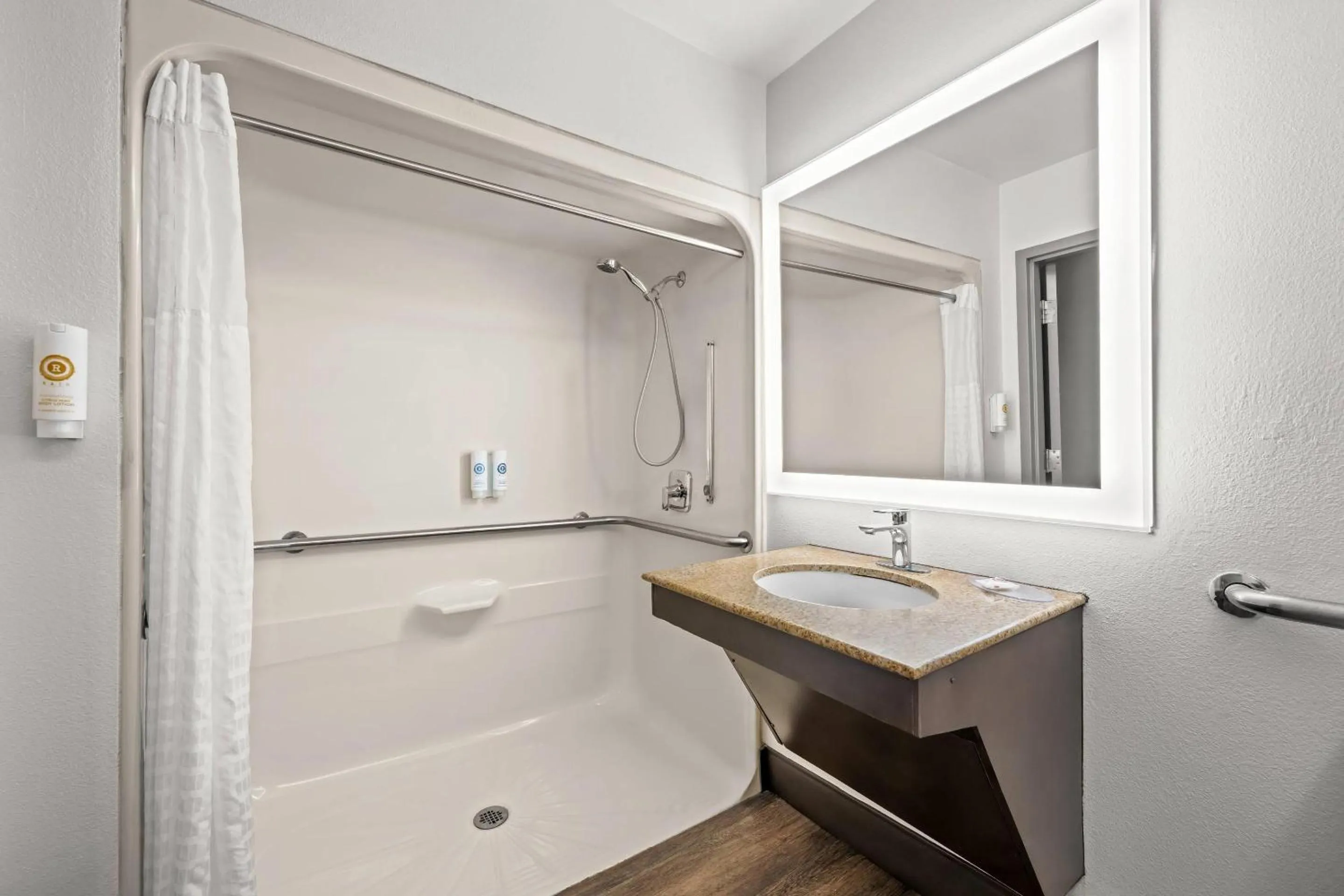 Bedroom in Comfort Suites Columbia at Harbison