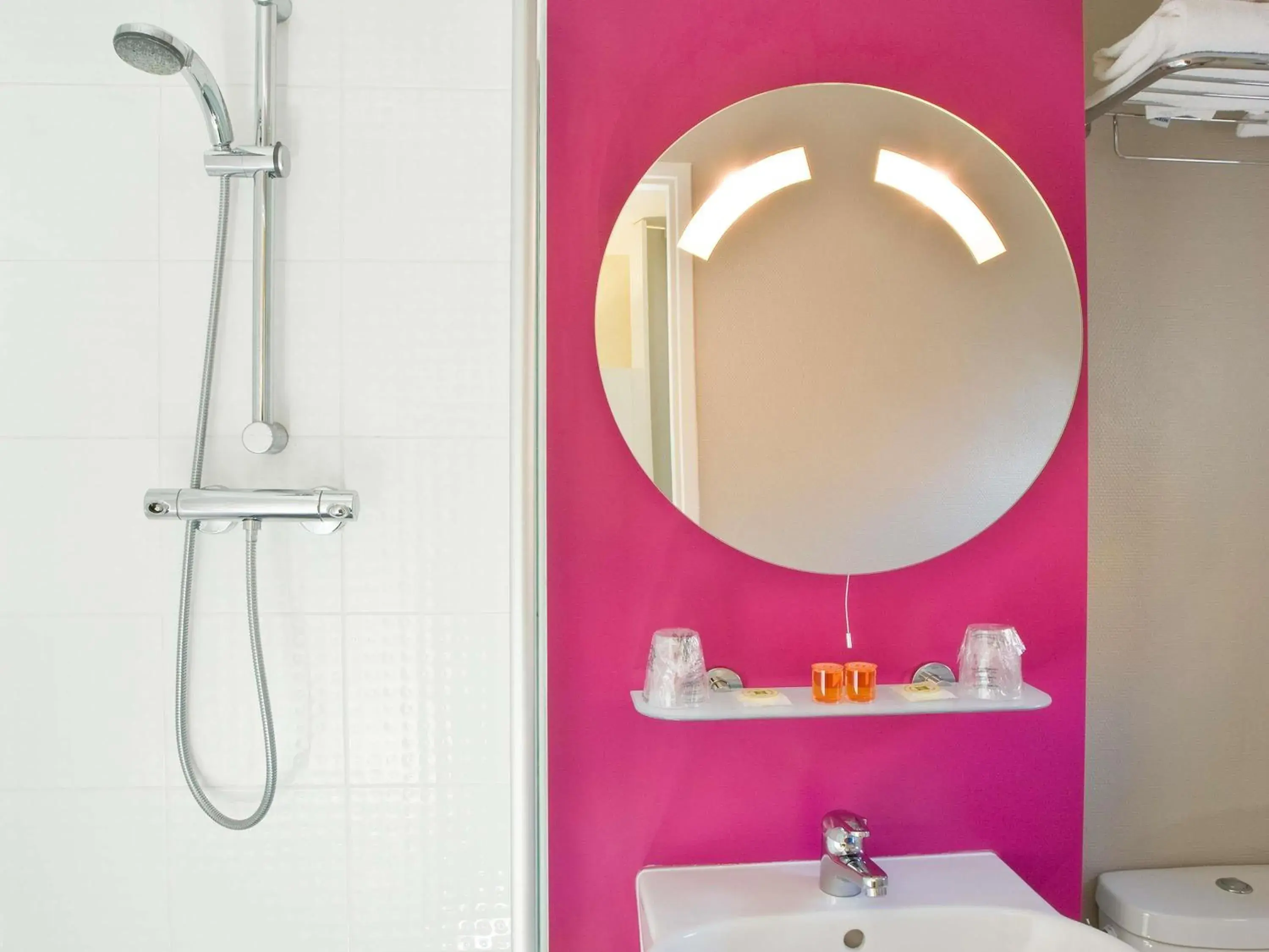 Standard Room with One Double Bed and Single Sofa Bed in ibis Styles Lille Centre Gare Beffroi Standard Room with One Double Bed and Single Sofa Bed in ibis Styles Lille Centre Gare Beffroi