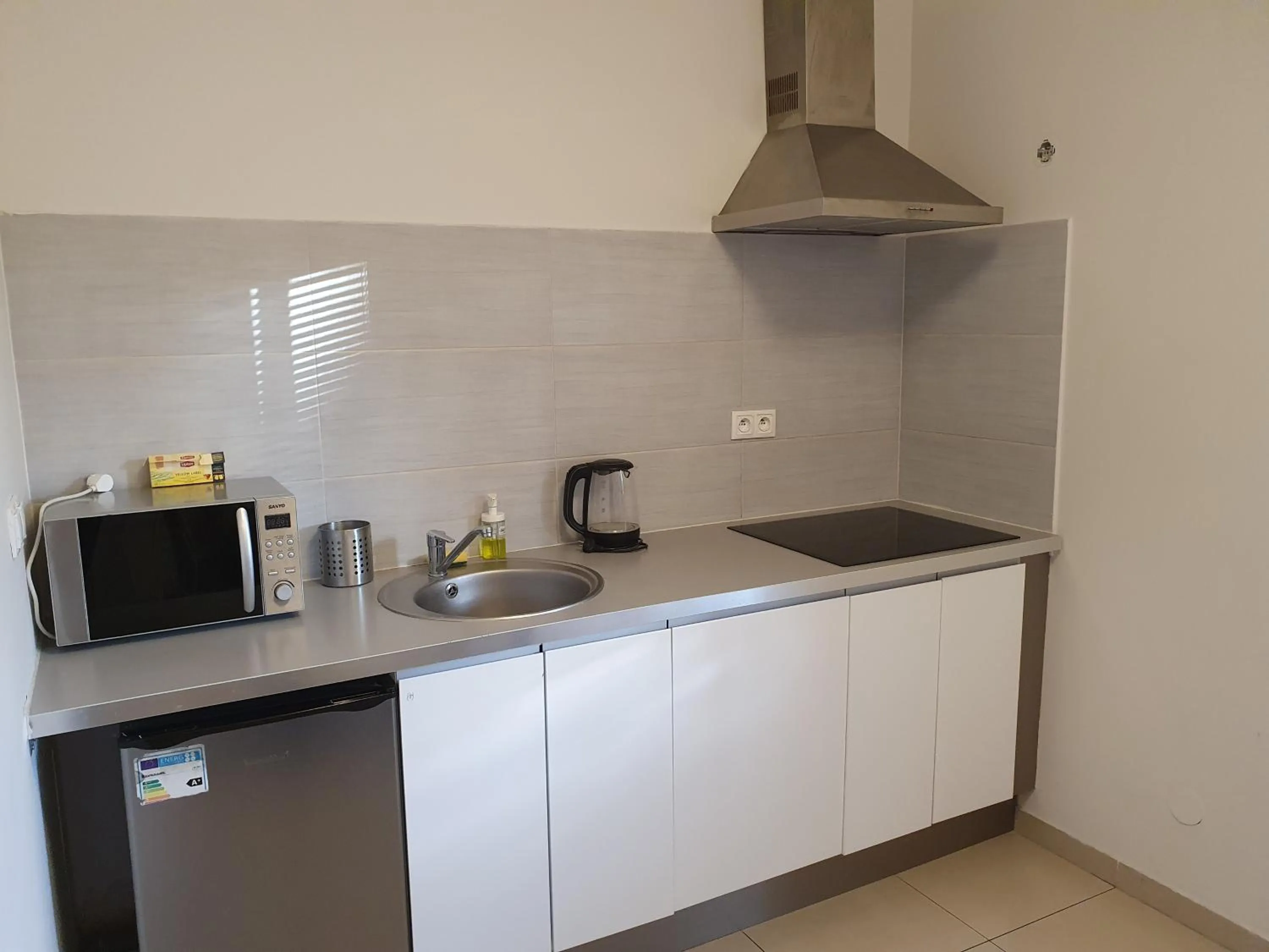 Kitchen or kitchenette, Kitchen/Kitchenette in NotaBene Wola Apartment