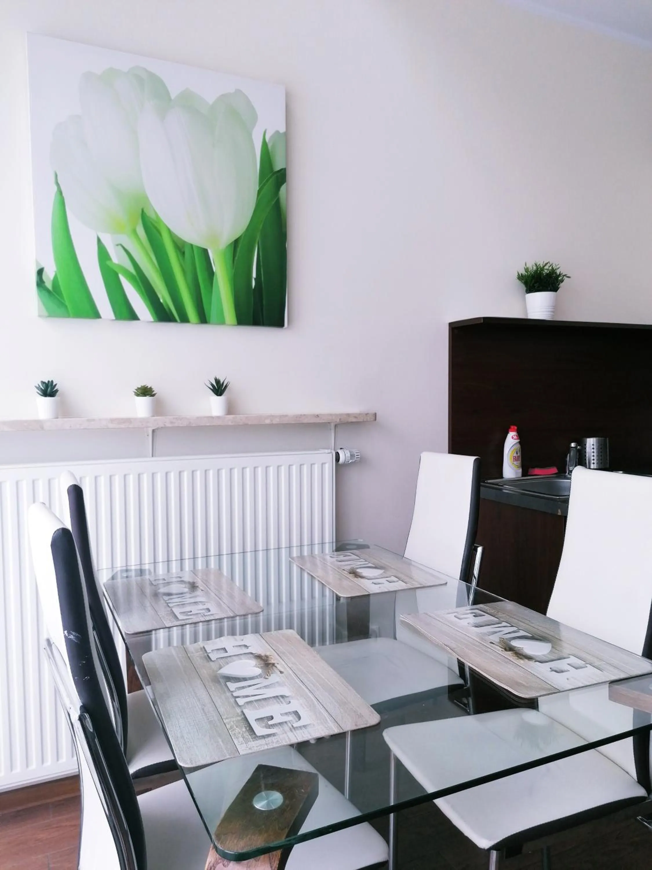 Dining area, Restaurant/Places to Eat in NotaBene Wola Apartment