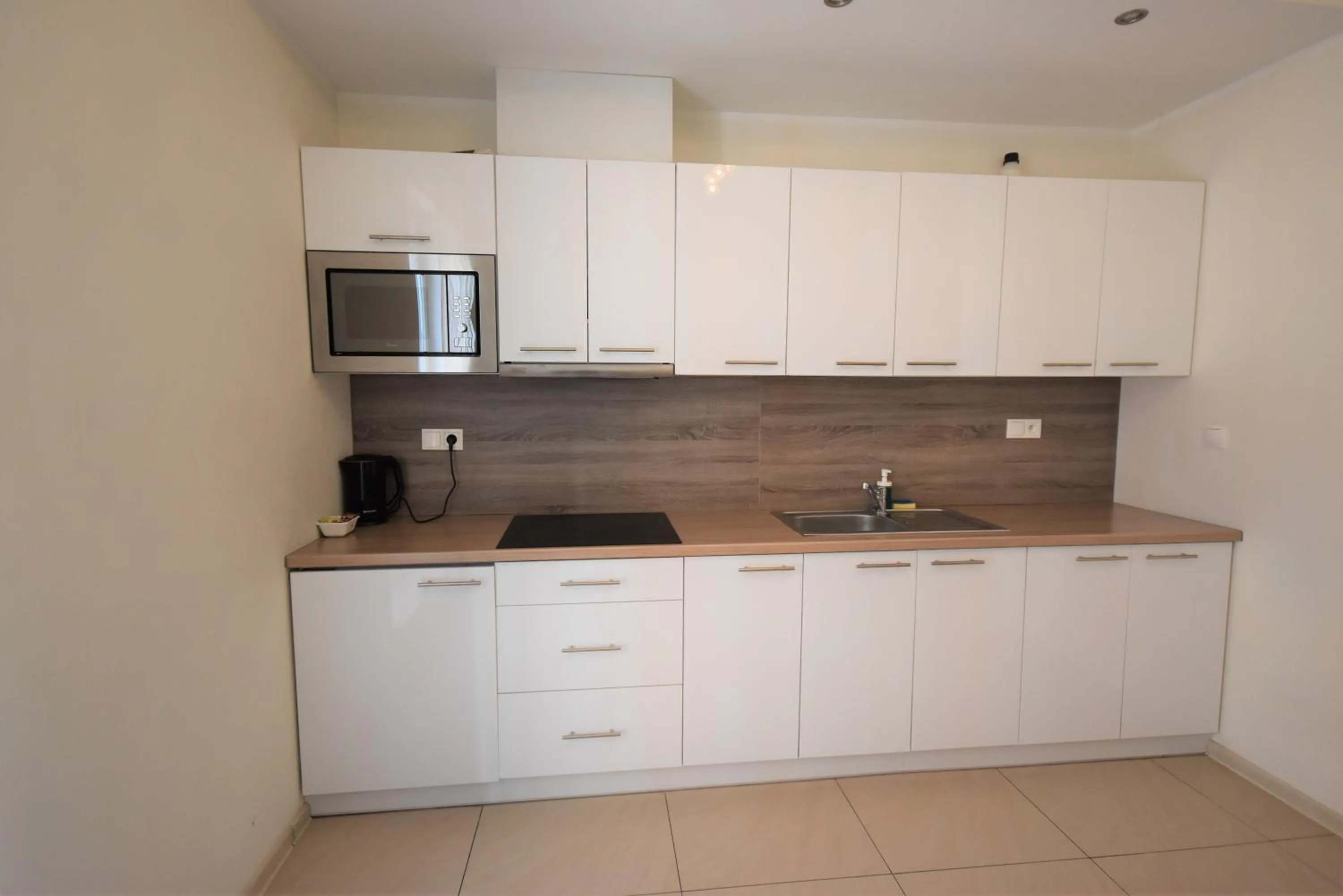Kitchen or kitchenette, Kitchen/Kitchenette in NotaBene Wola Apartment