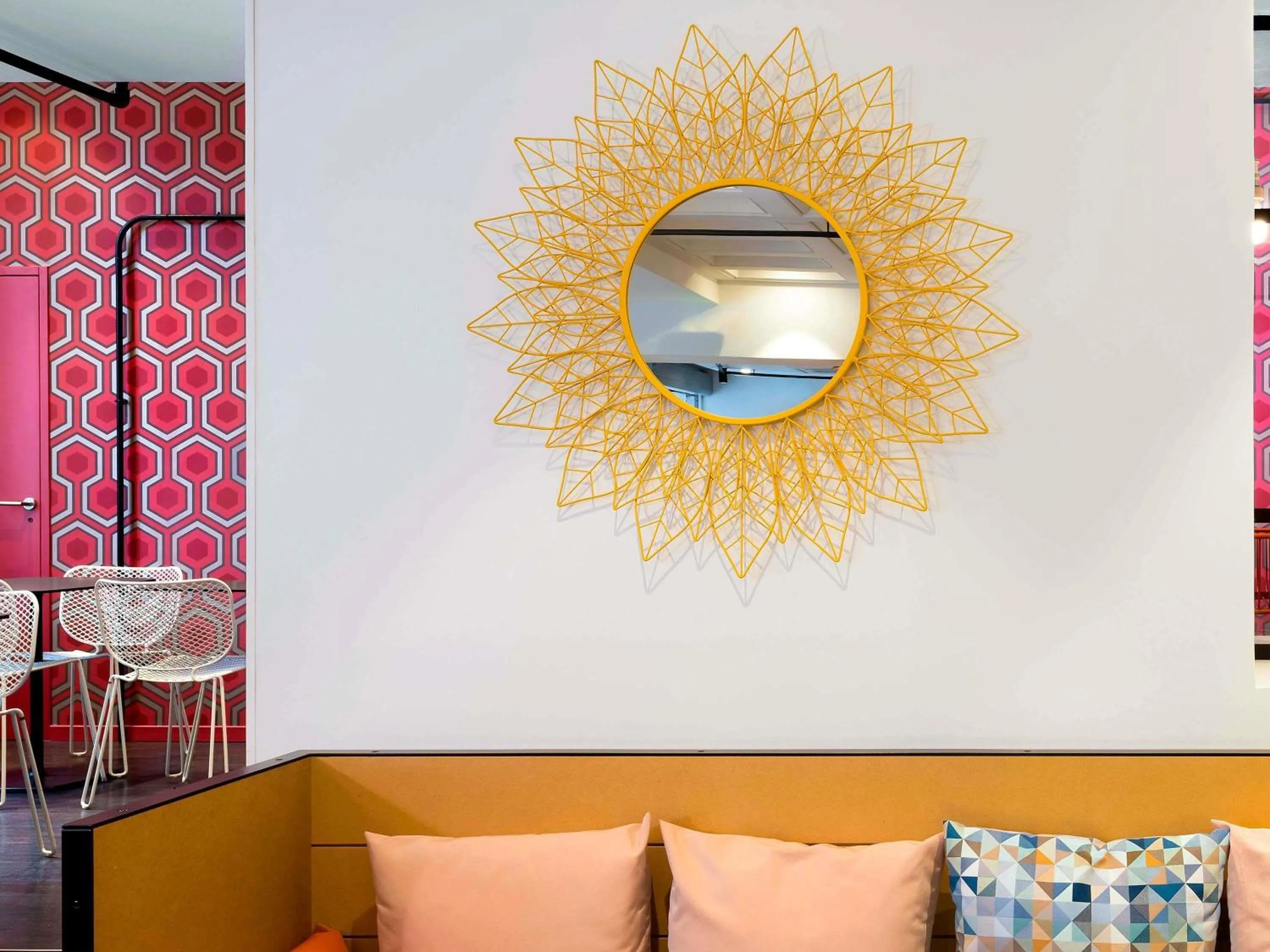 Lounge or bar in ibis Styles Macon Centre