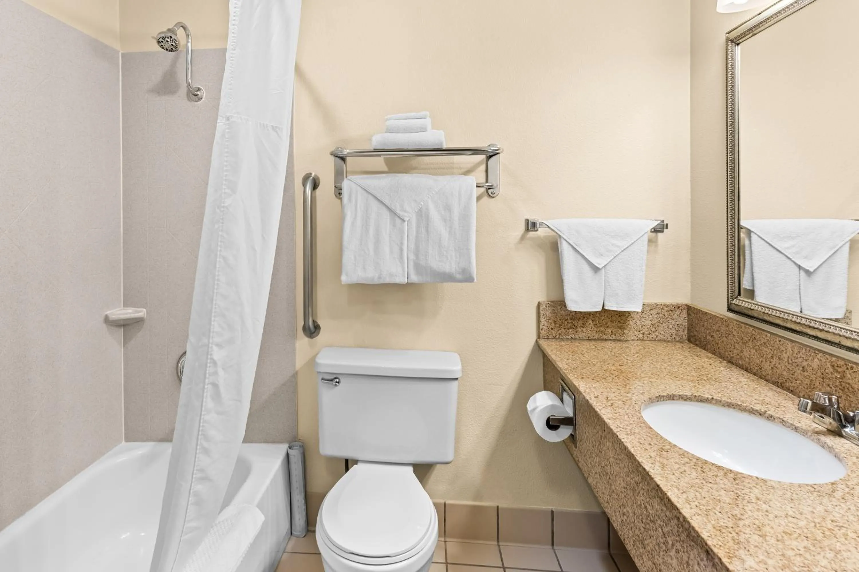 Bathroom in Quality Inn & Suites Vancouver - Hazel Dell