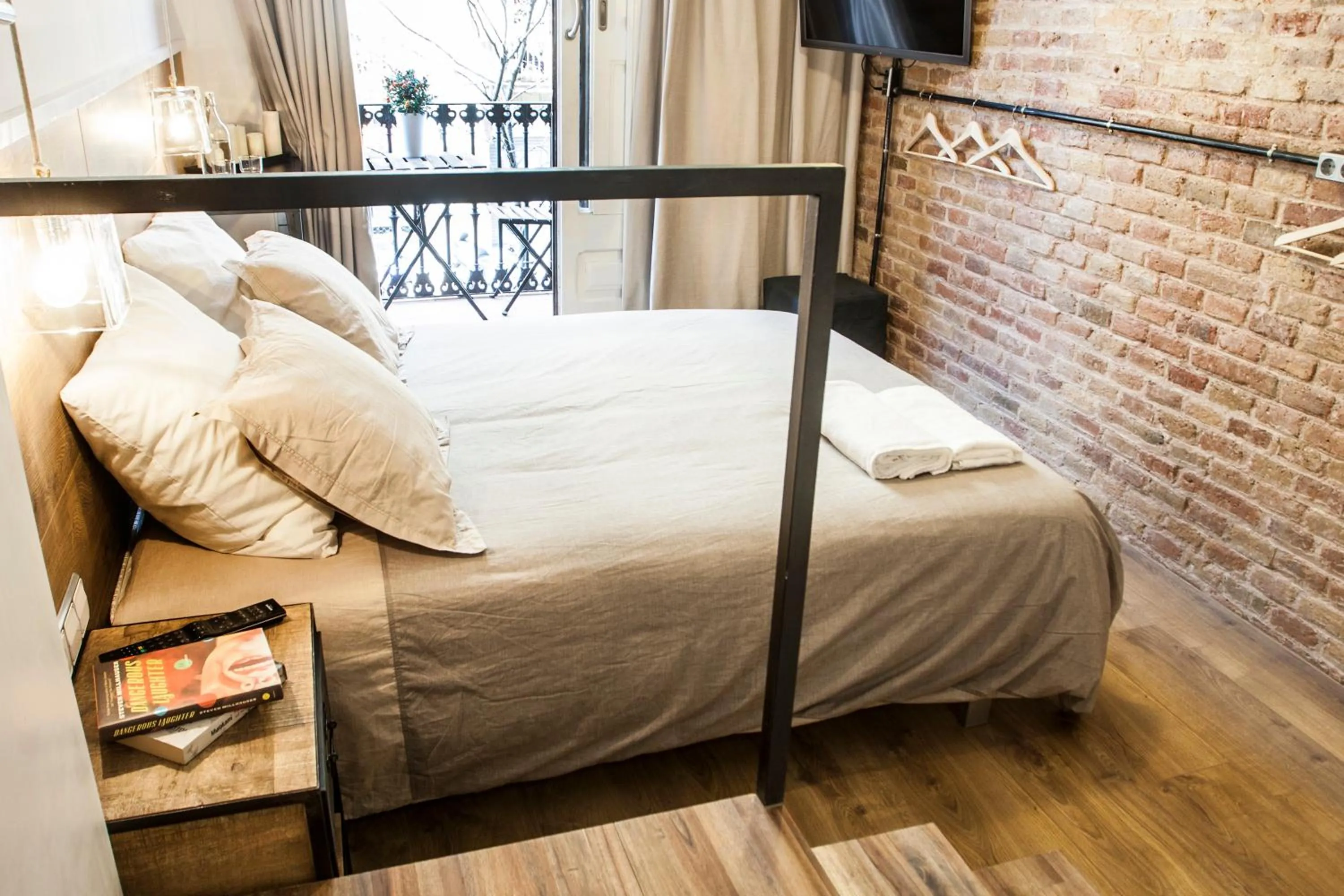 Bedroom, Bed in Cien