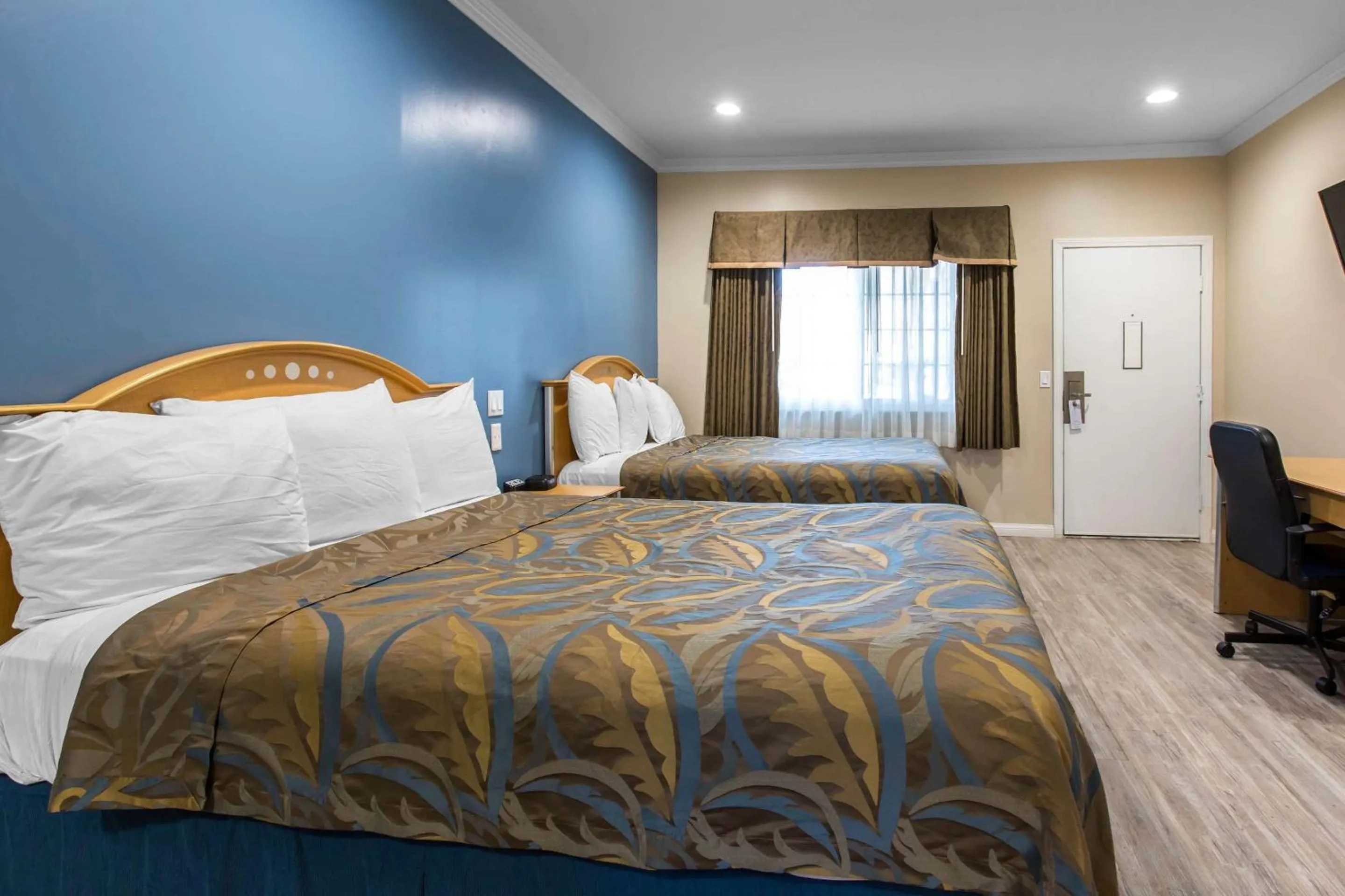 Bedroom, Bed in Rodeway Inn Escondido Downtown