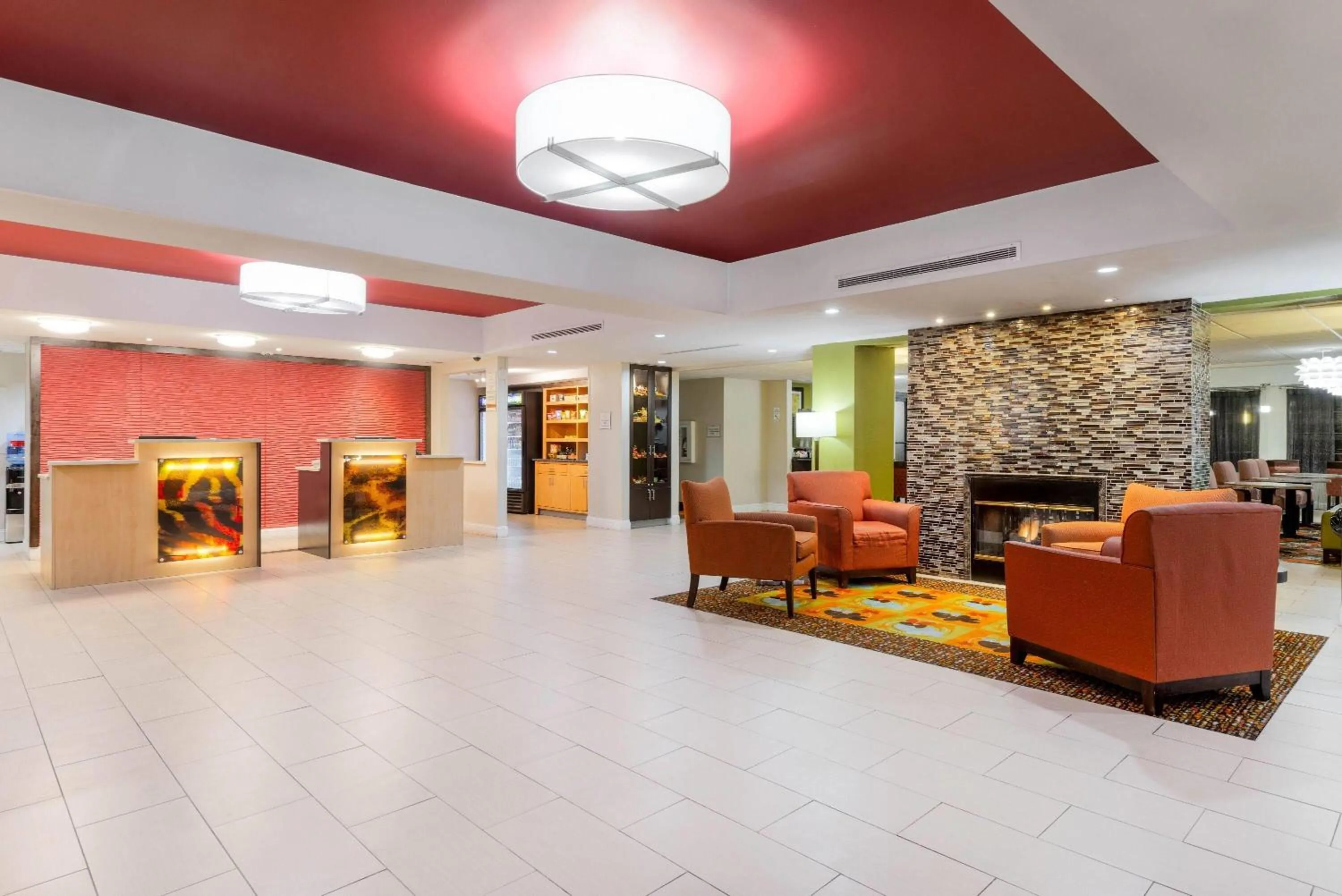 Lobby or reception in La Quinta Inn & Suites - New River Gorge National Park