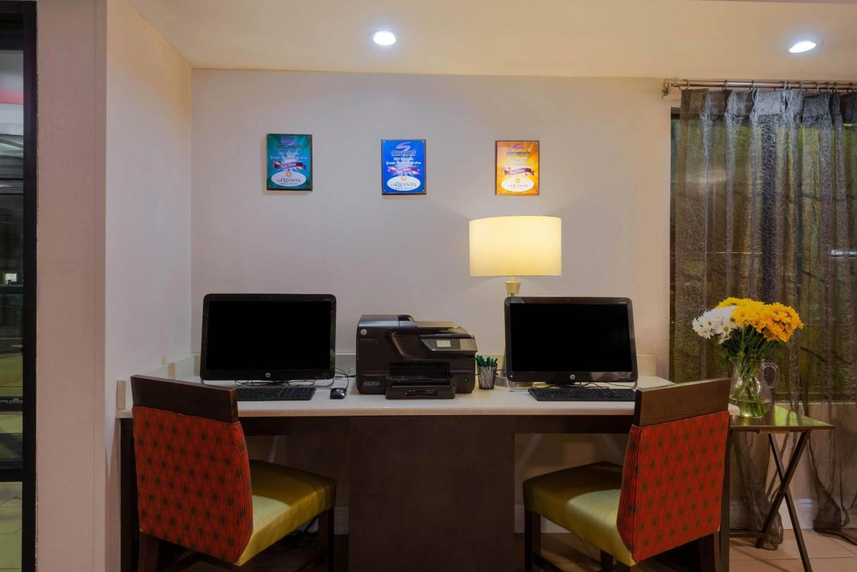 Business facilities in La Quinta Inn & Suites - New River Gorge National Park