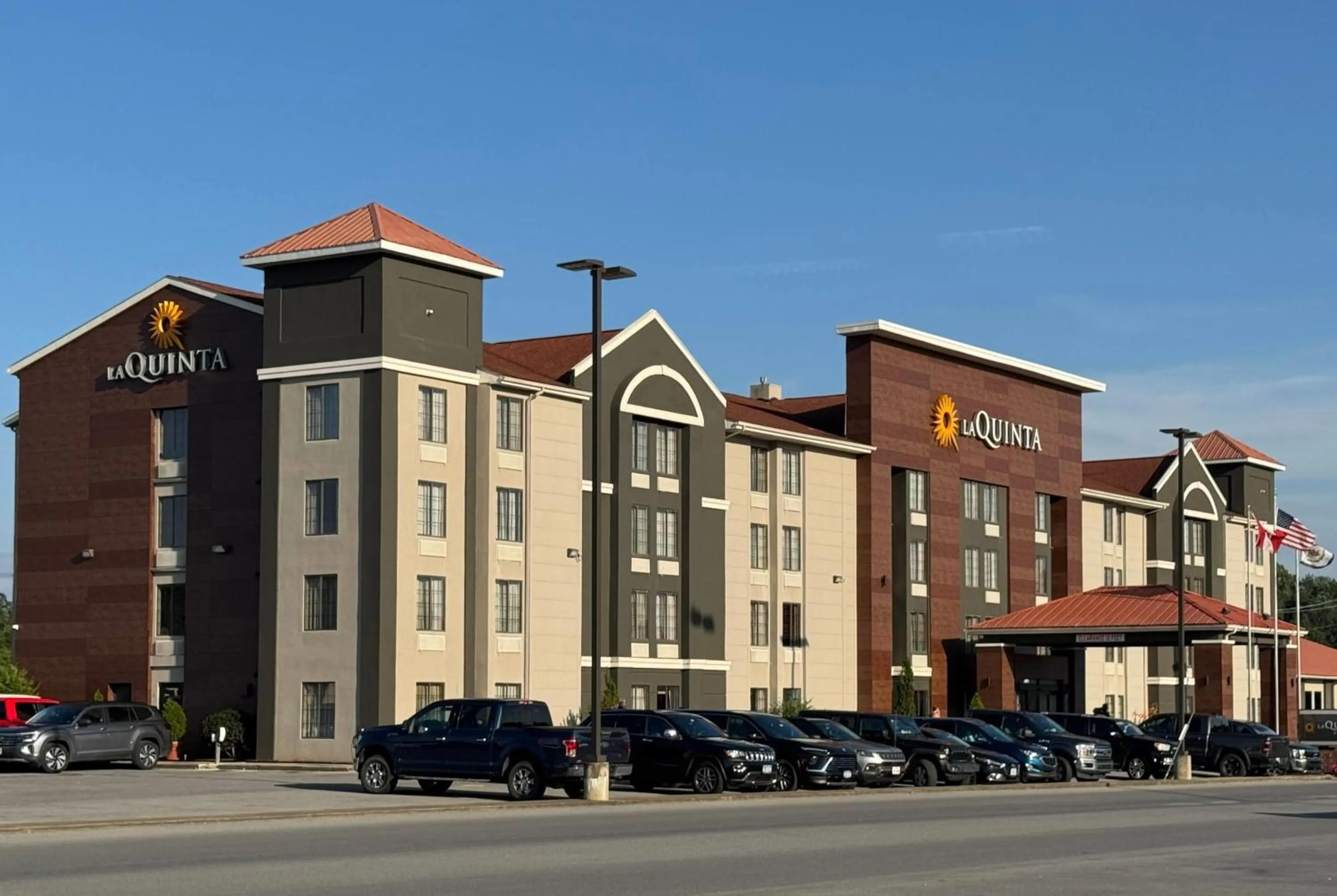 Property building in La Quinta Inn & Suites - New River Gorge National Park