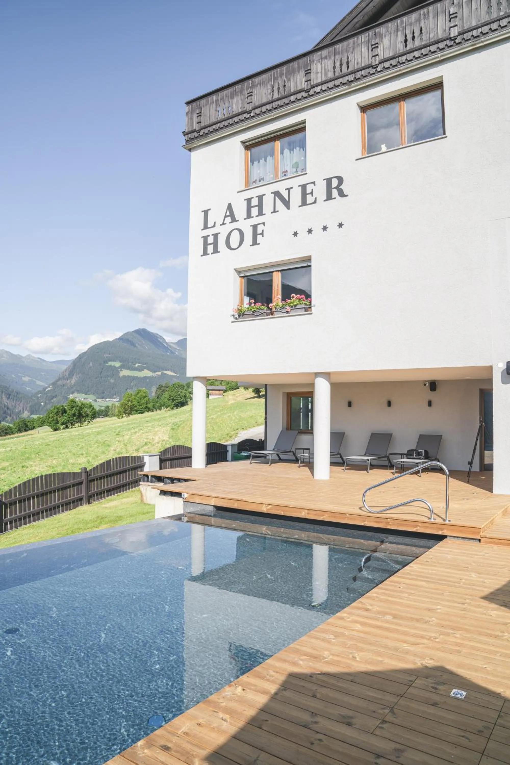 Swimming pool in Hotel Lahnerhof
