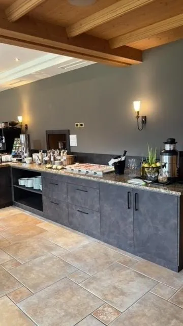 Buffet breakfast in Hotel Lahnerhof