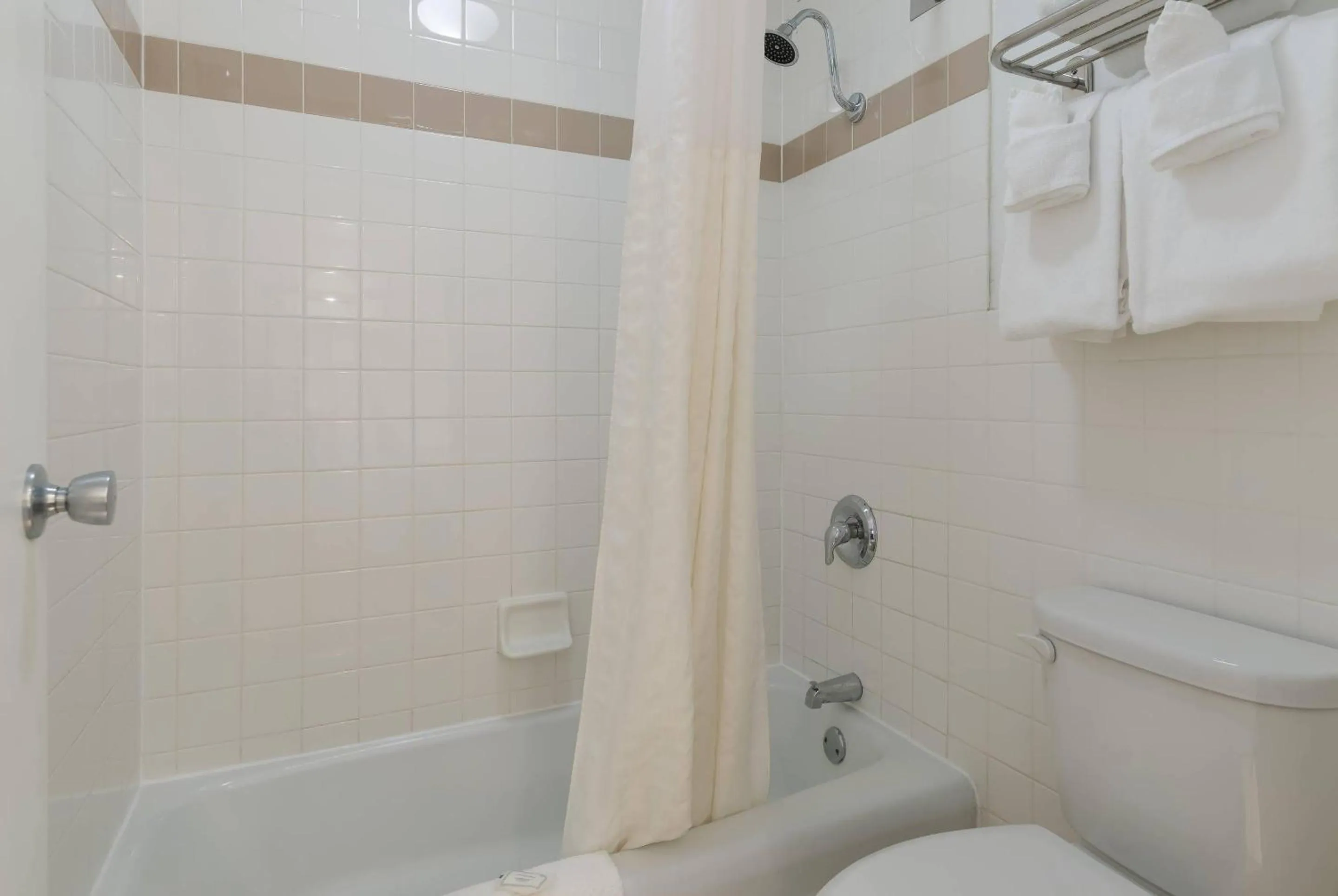 Bedroom in Clarion Hotel Concord-Walnut Creek