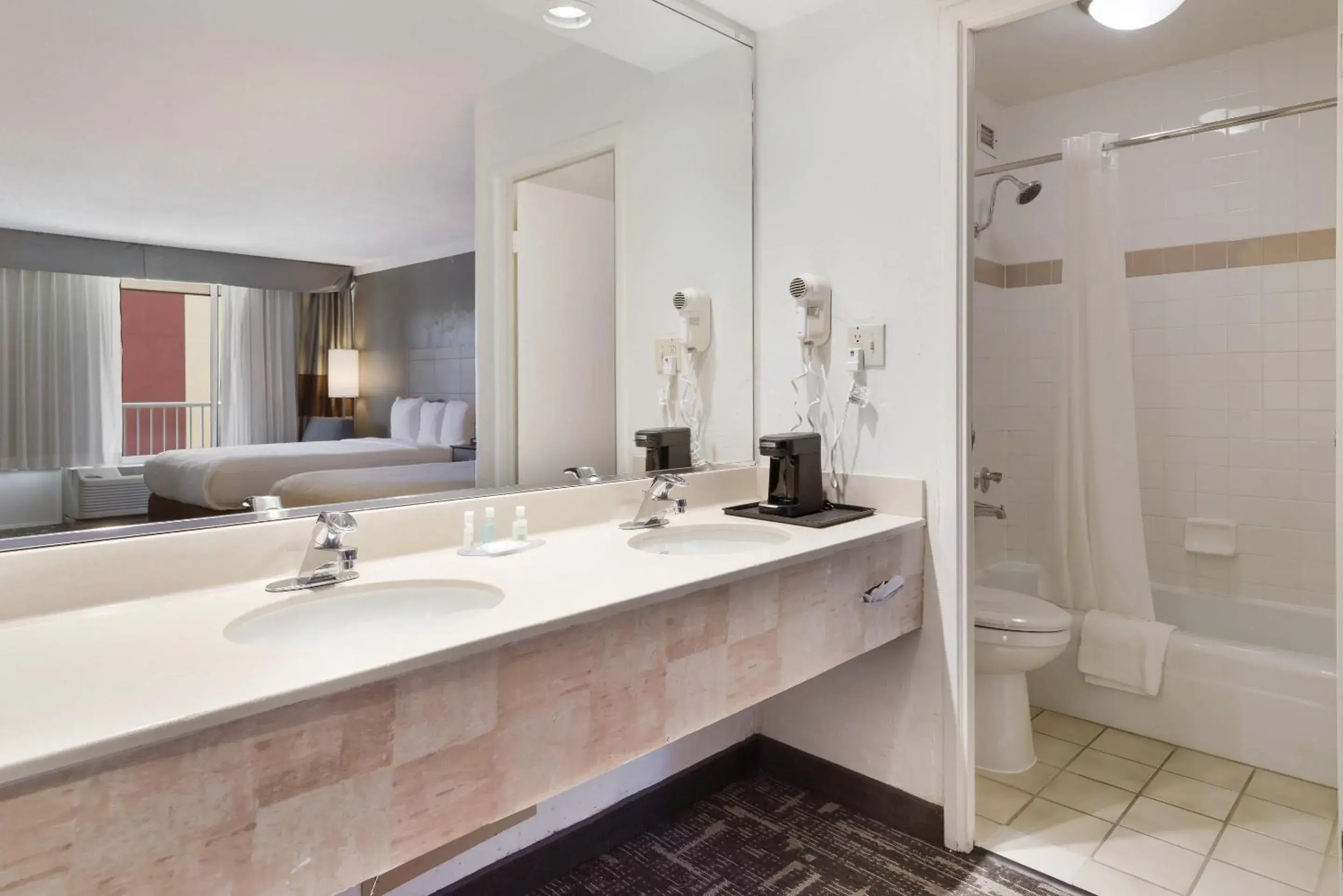 Queen Room with Two Queen Beds - Exterior in Clarion Hotel Concord-Walnut Creek Queen Room with Two Queen Beds - Exterior in Clarion Hotel Concord-Walnut Creek