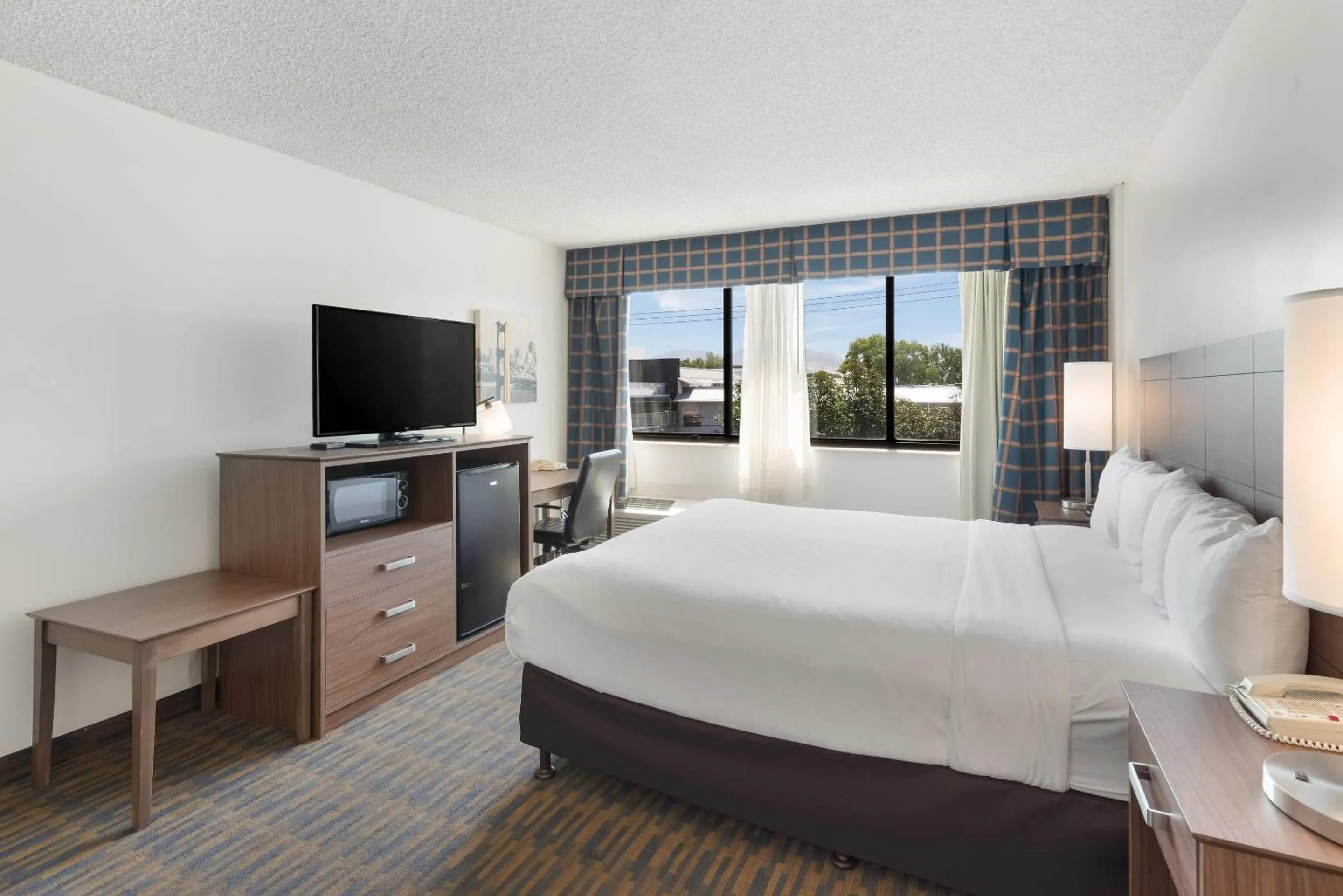 Bedroom, Bed in Clarion Hotel Concord-Walnut Creek