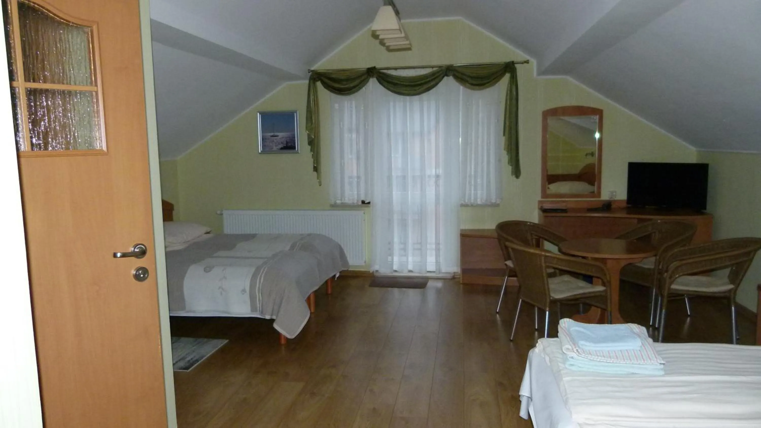 Photo of the whole room in Willa IKA