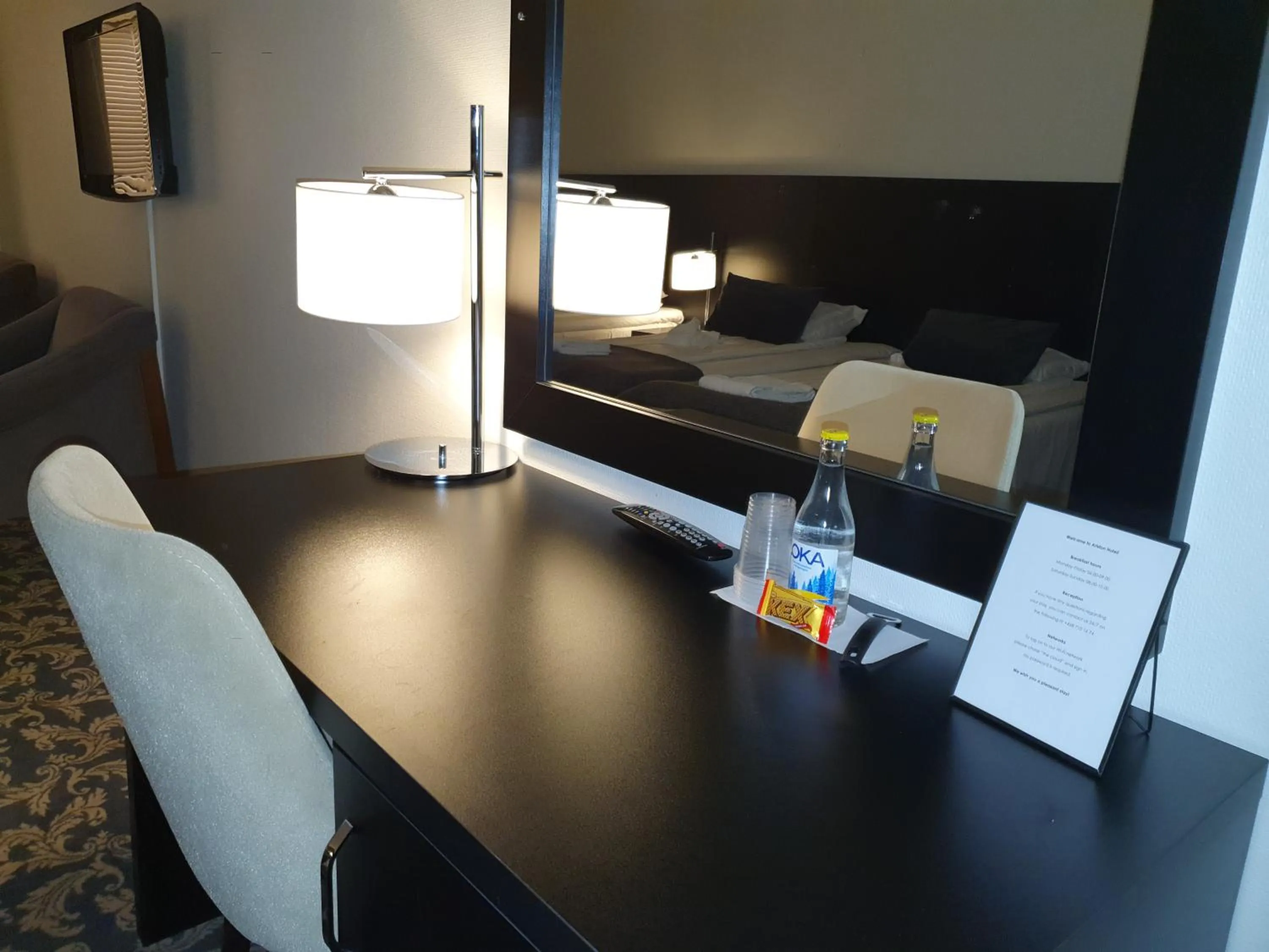 Seating area, Bed in Ariston Hotell