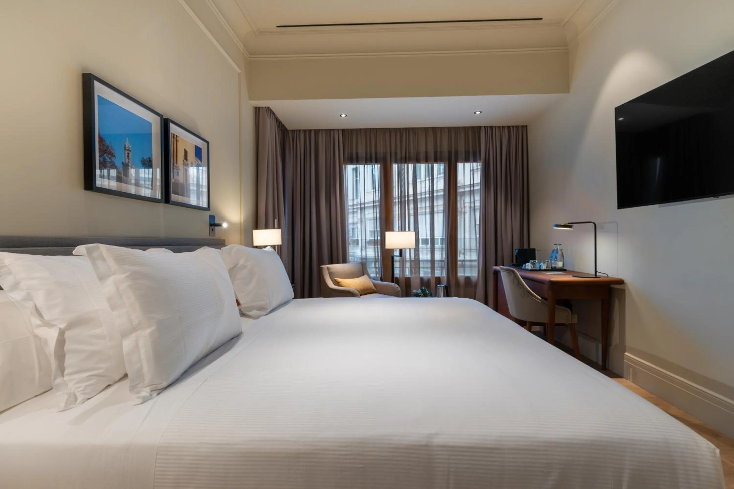 Bed in H10 Palacio Colomera