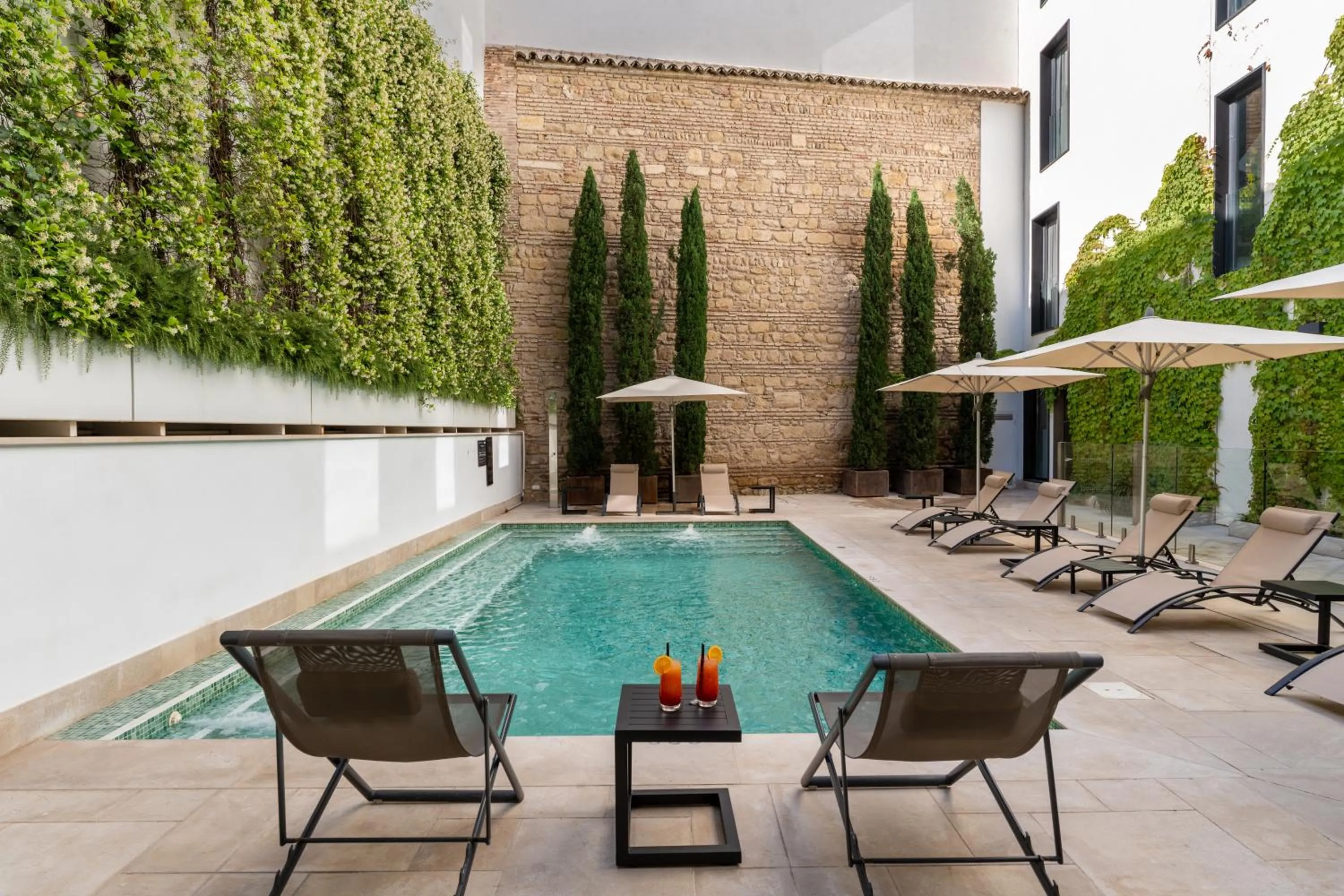 Swimming pool in H10 Palacio Colomera