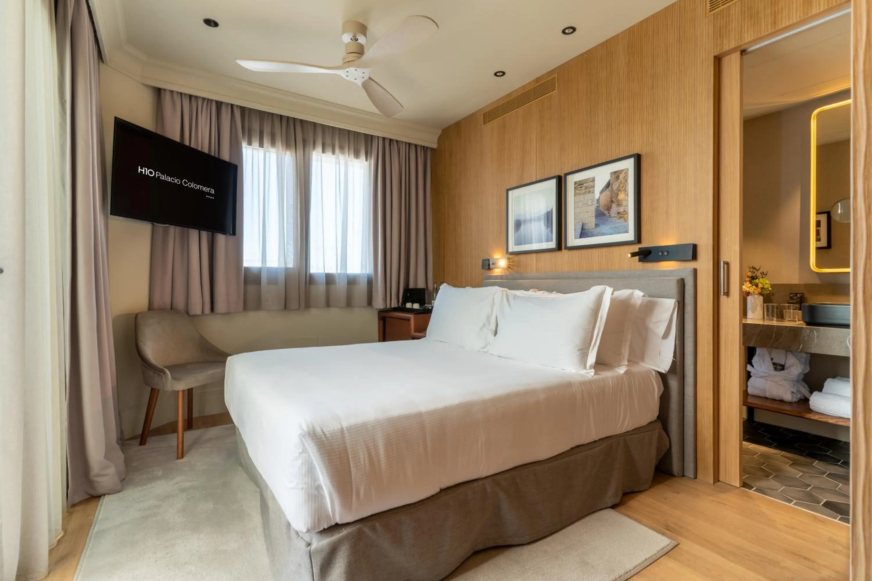 Bed in H10 Palacio Colomera