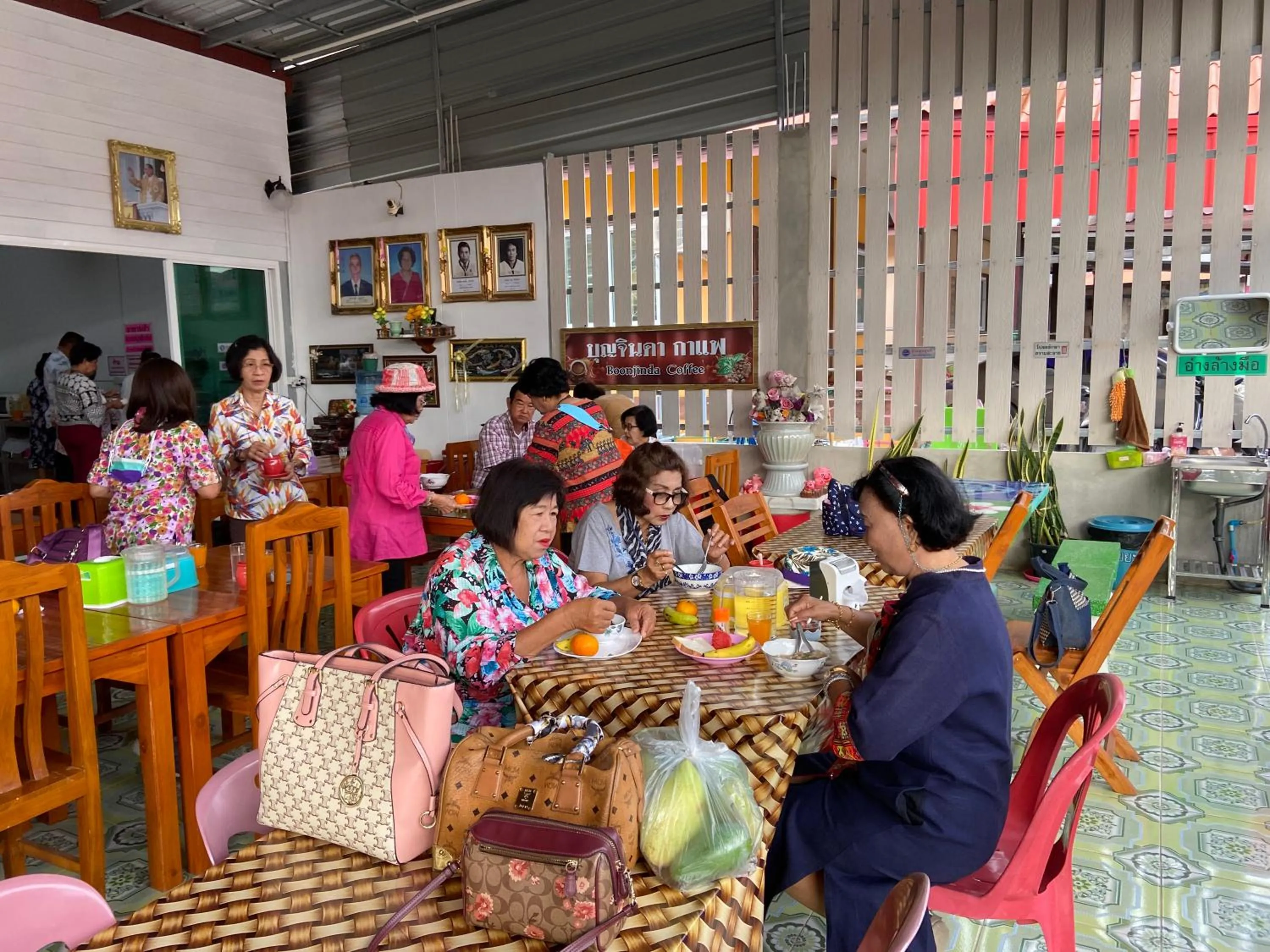 Restaurant/places to eat in บุญจินดา รีสอร์ท