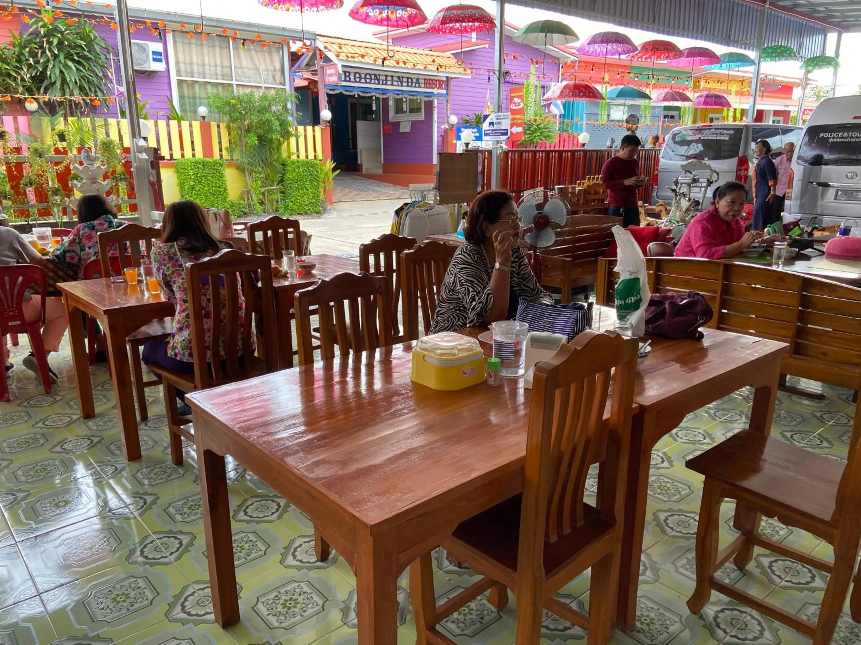 Restaurant/places to eat in บุญจินดา รีสอร์ท