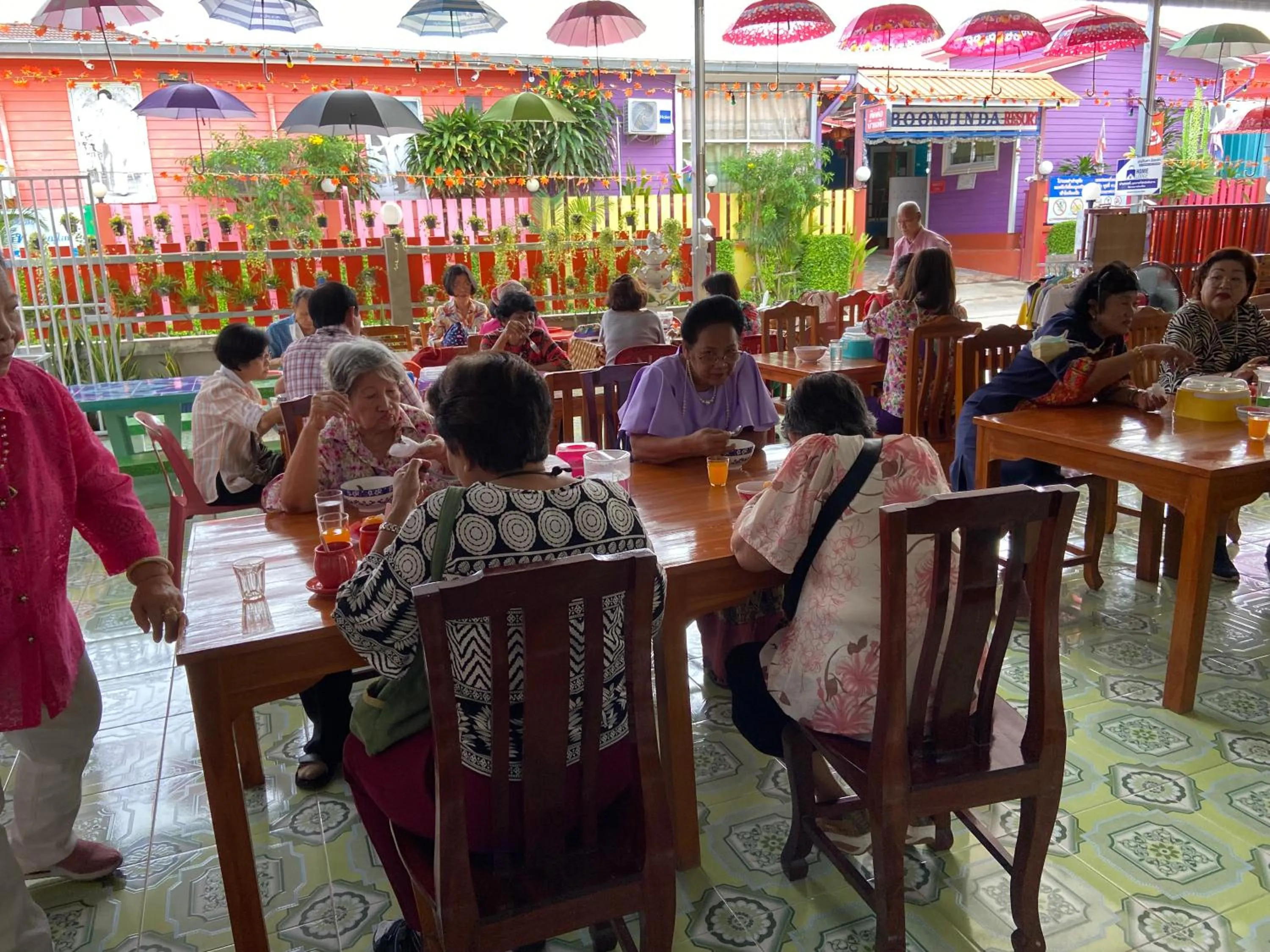 Restaurant/places to eat in บุญจินดา รีสอร์ท