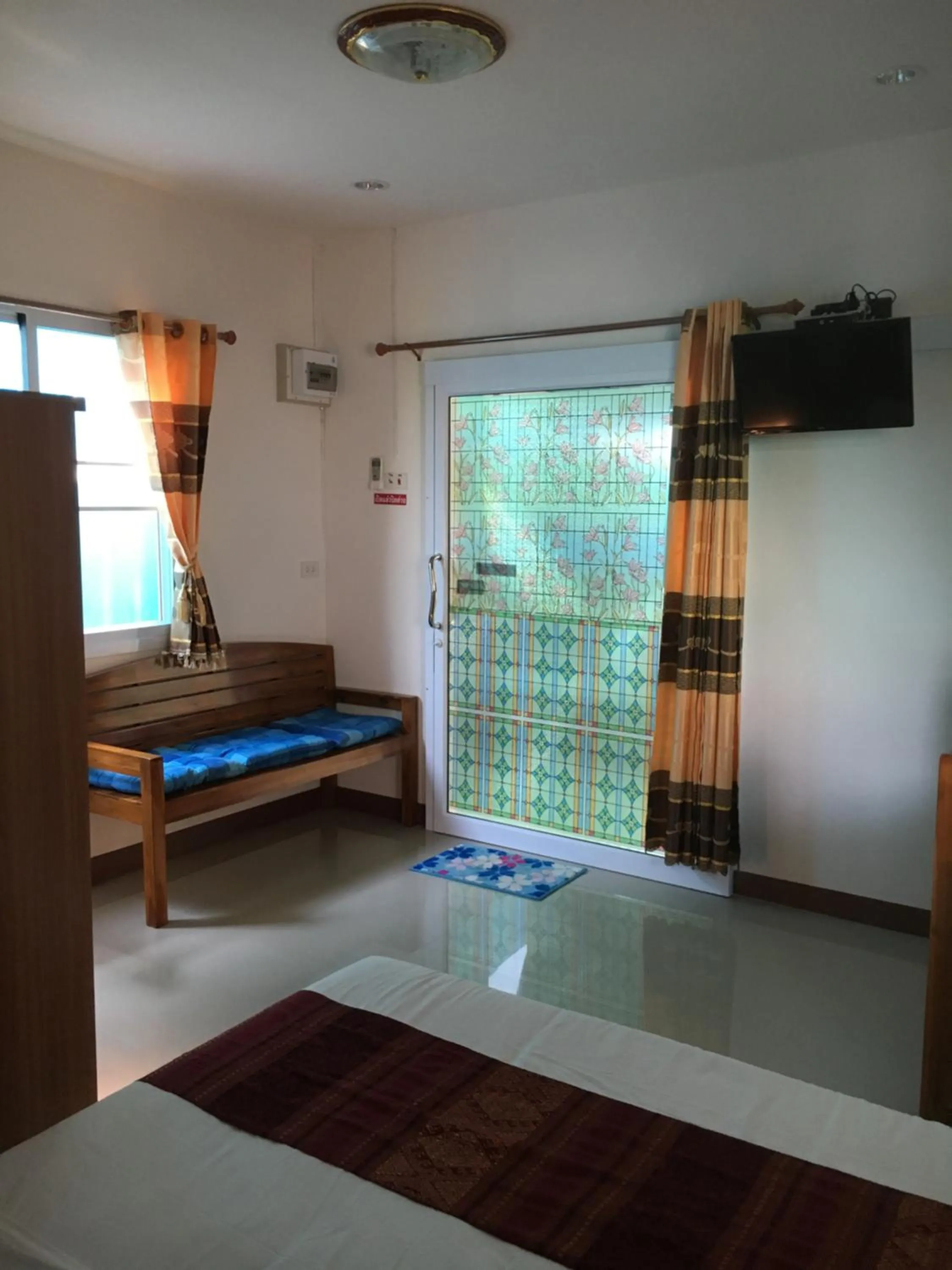 Living room, Bed in บุญจินดา รีสอร์ท