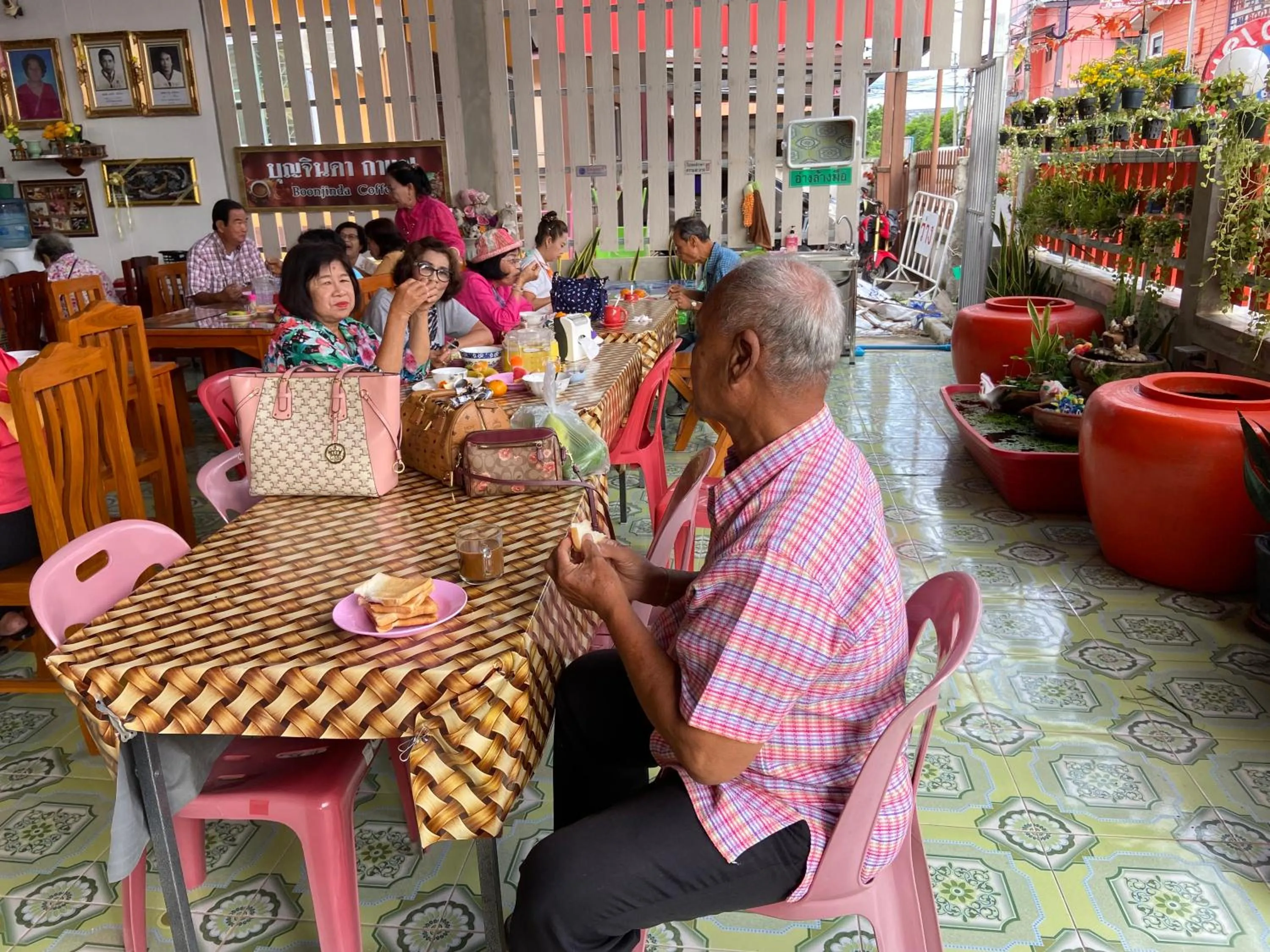 Restaurant/places to eat in บุญจินดา รีสอร์ท