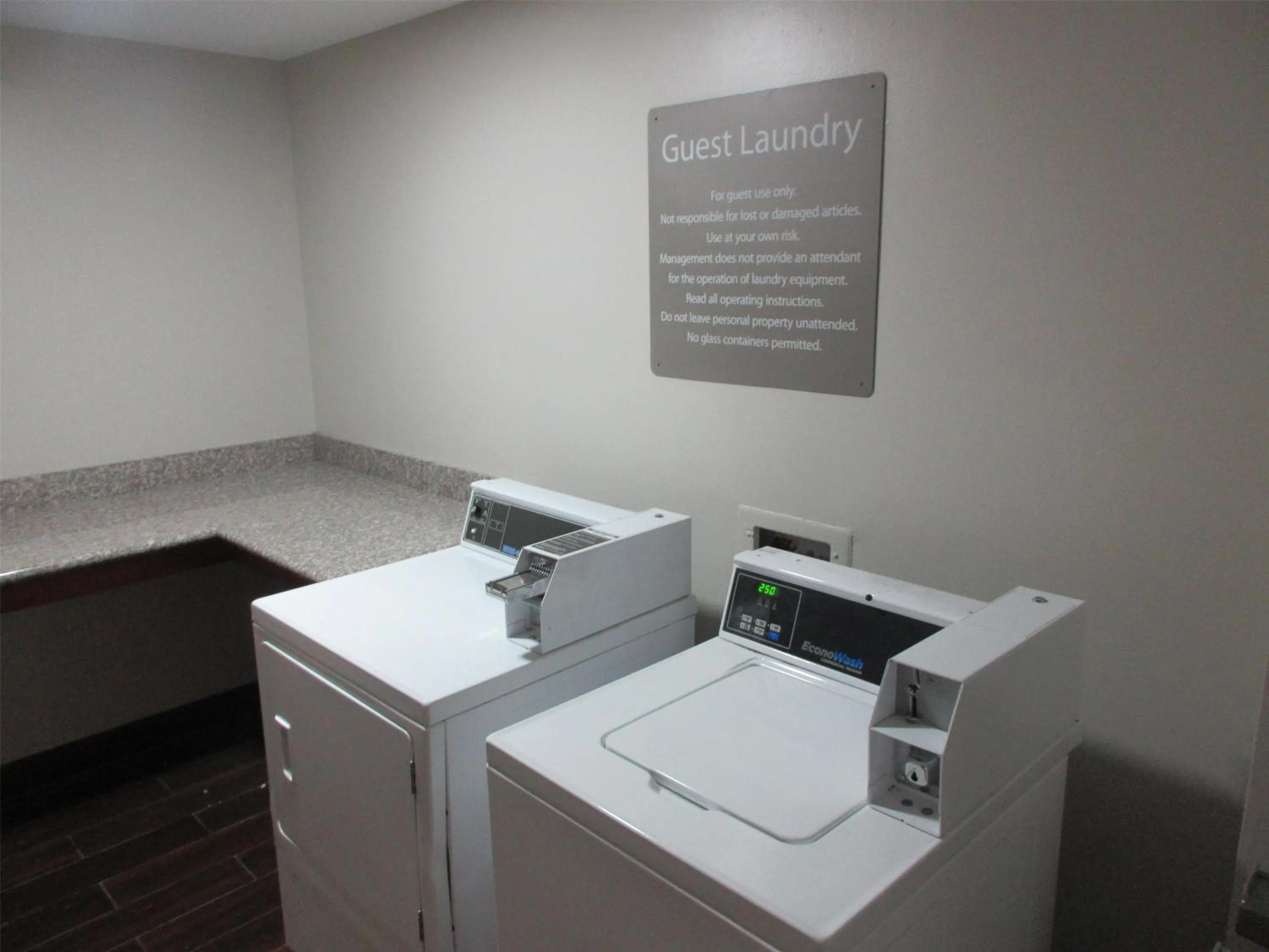 laundry in Best Western Kenner