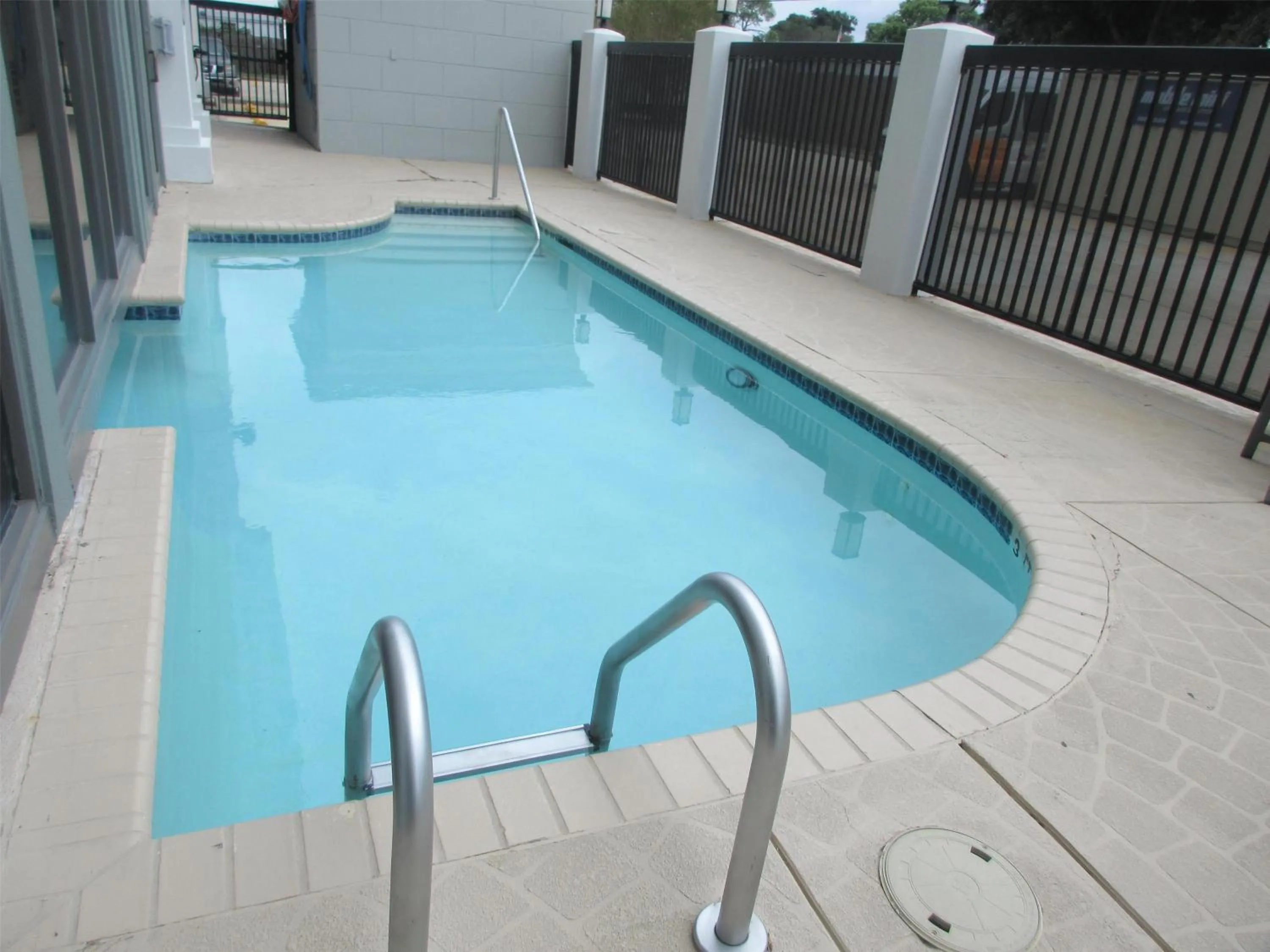 Pool view in Best Western Kenner
